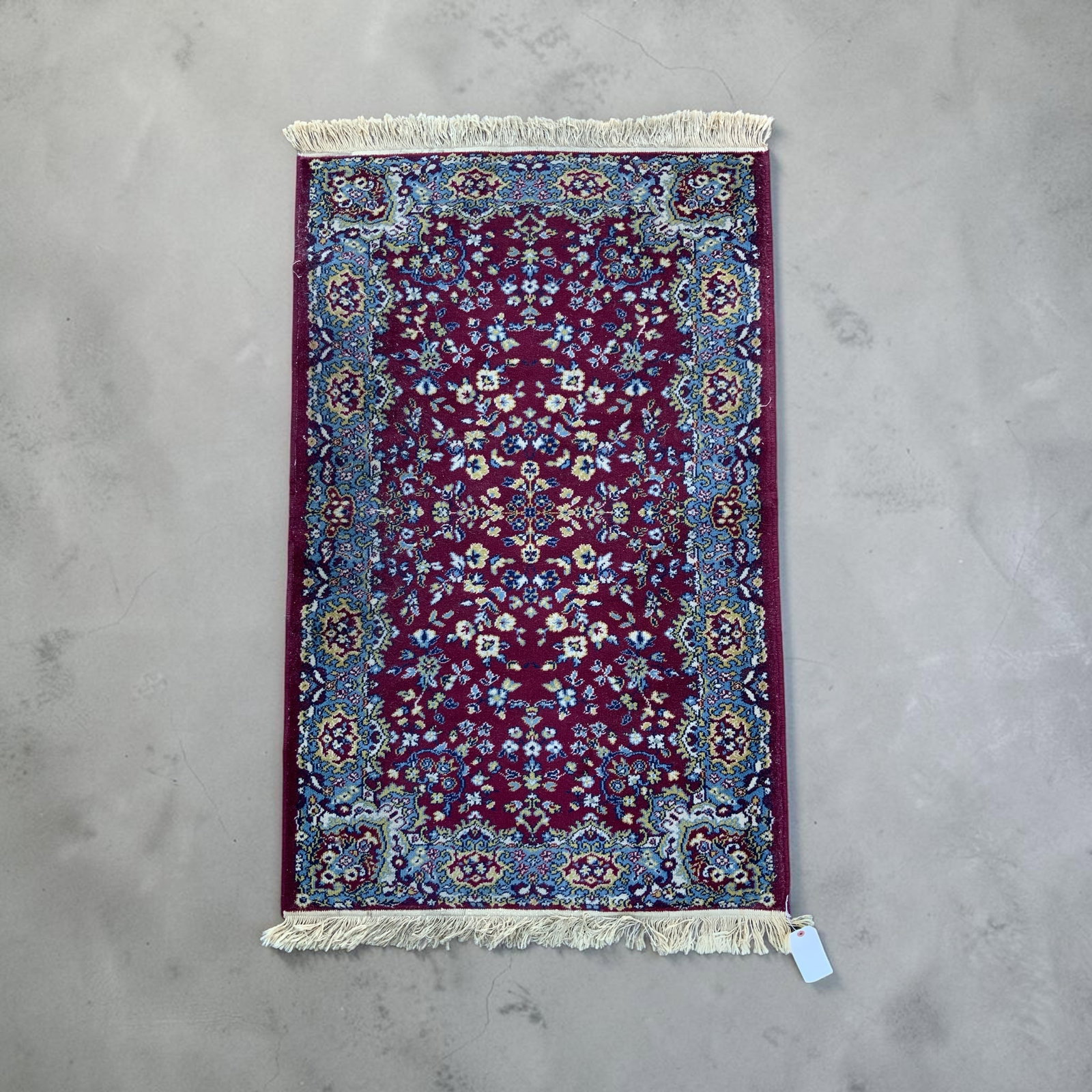 Roubaix Wool Rug 36" x 62": Roubaix Wool Rug 36" x 62". Labeled 'Mothproof'. No Odors. =========================PLEASE READ===================Shipping for this lot is available ONLY THROUGH LIVESHIPPING. We advise all bidders to