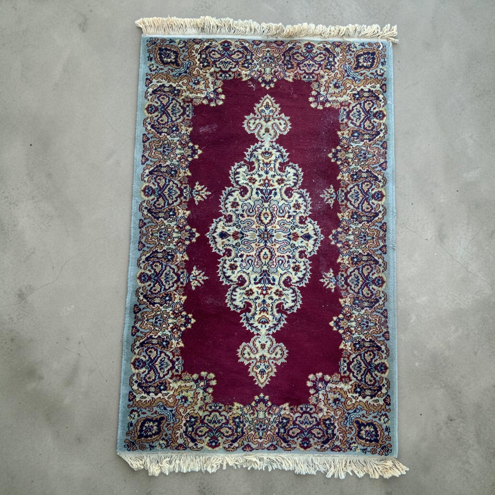 Roubaix Wool Rug 36" x 62": Roubaix Wool Rug 36" x 62". The back reveals and old stain that is not obvious on the front. There are no odors.=========================PLEASE READ===================Shipping for this lot is availabl
