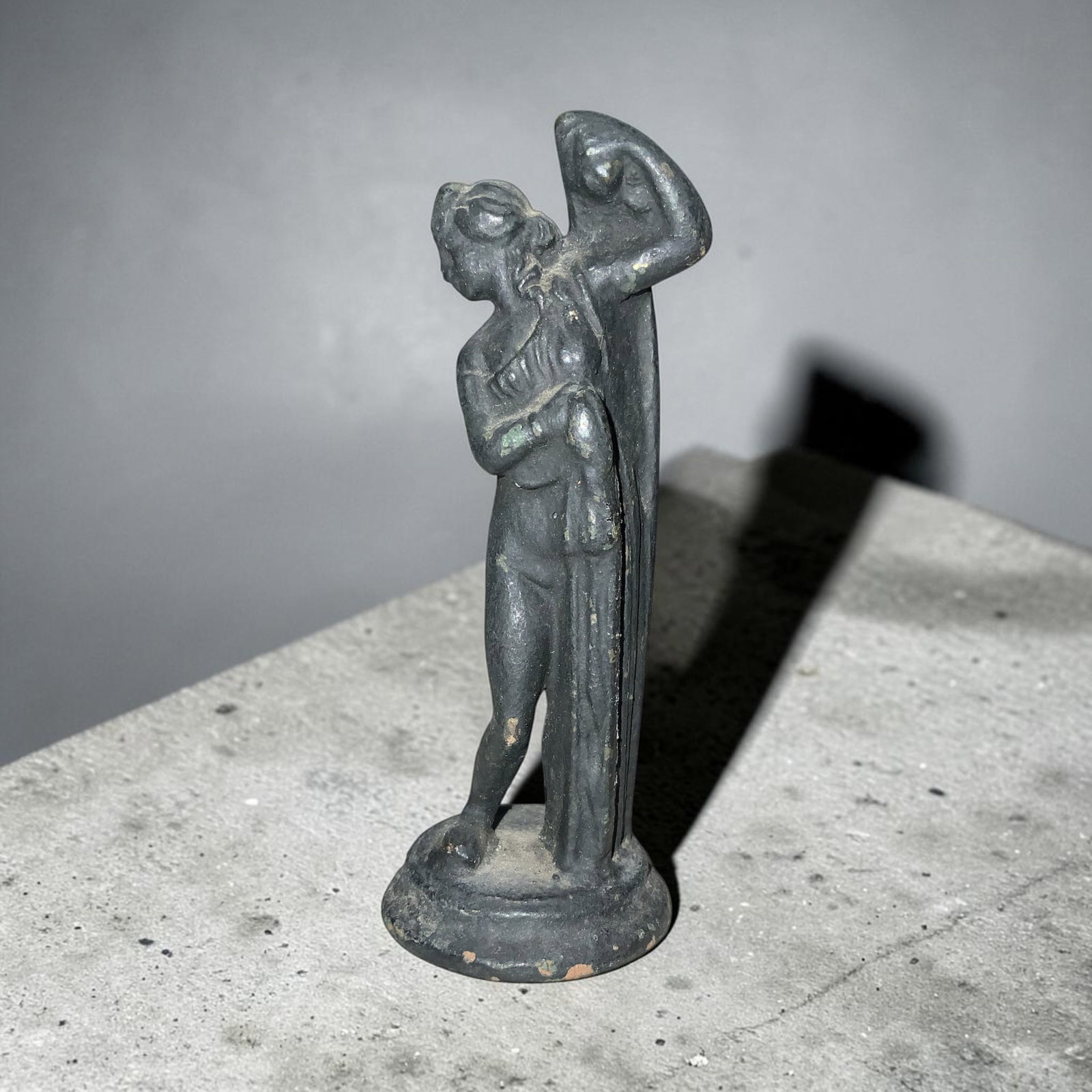 Early Small Metal Nude Figure: Early Small Metal Nude Figure. Nonmagnetic and possibly bronze. Roman styling hints that this could be a 'Grand Tour Souvenir from Italy or Greece, early 19th century. Bidder must decide. There are no