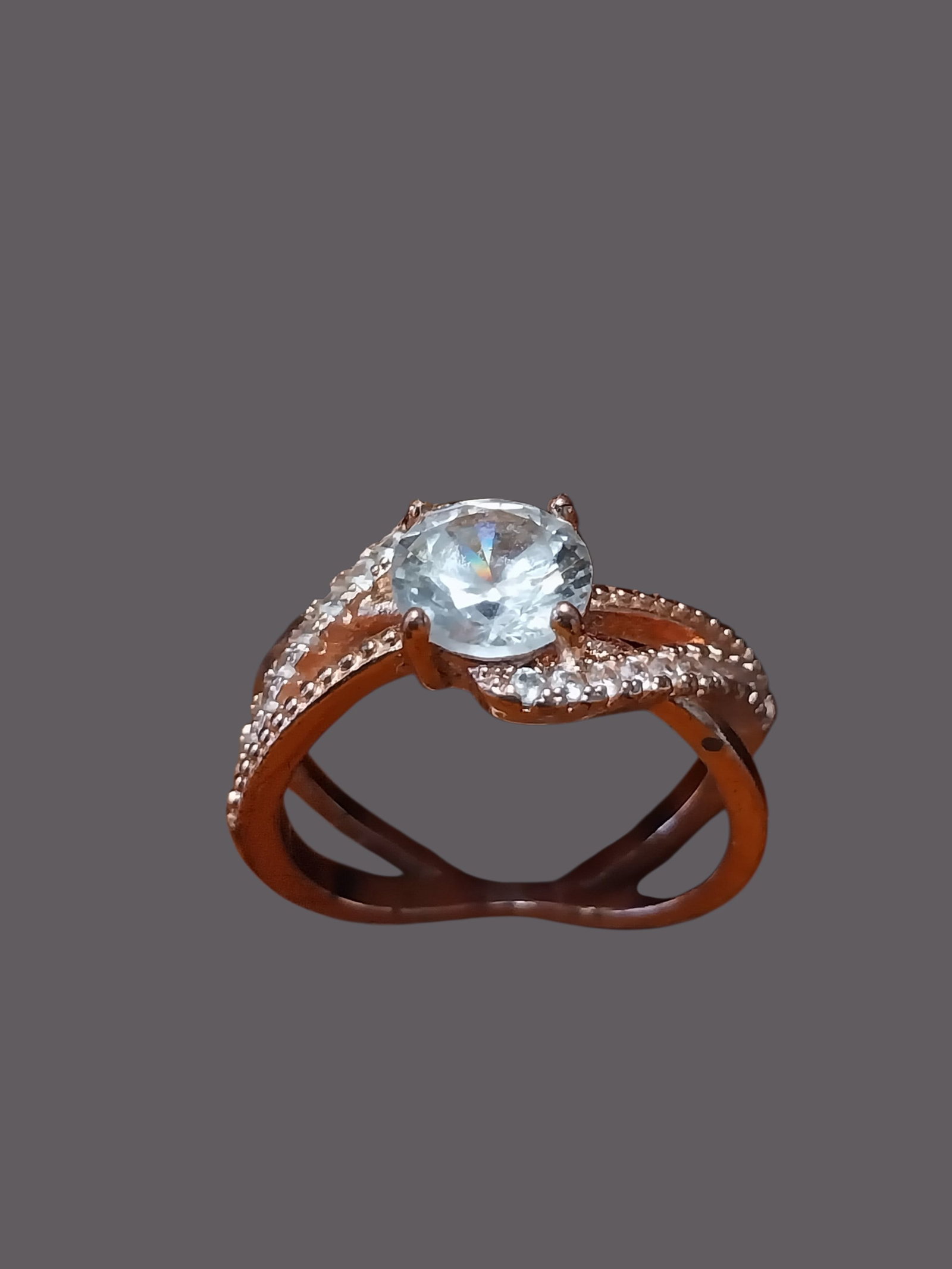 925 marked Rose Tone Ring Size 6: 925 marked Rose Tone Ring Size 6. In good condition. .>>>>>>>>>>>>>>READ—-READ—-READ—-Shipping for this lot is available ONLY THROUGH LIVEAUCTIONEERS/LIVESHIPPING. We advise all bidders to obtai