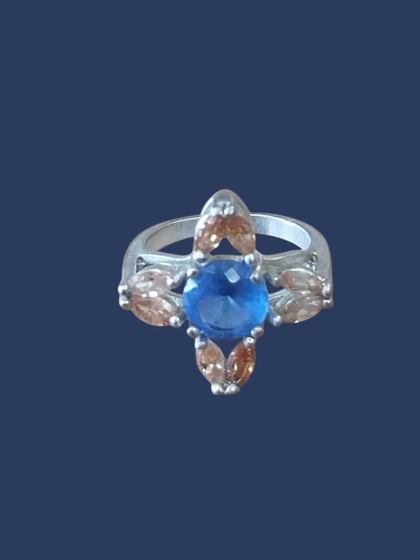 925 Ring with a Blue Gemstone and Smaller Gemstones Size 6: 925 Ring with a Blue Gemstone and Smaller Gemstones Size 6. .>>>>>>>>>>>>>>READ—-READ—-READ—-Shipping for this lot is available ONLY THROUGH LIVEAUCTIONEERS/LIVESHIPPING. We advise all bidders t