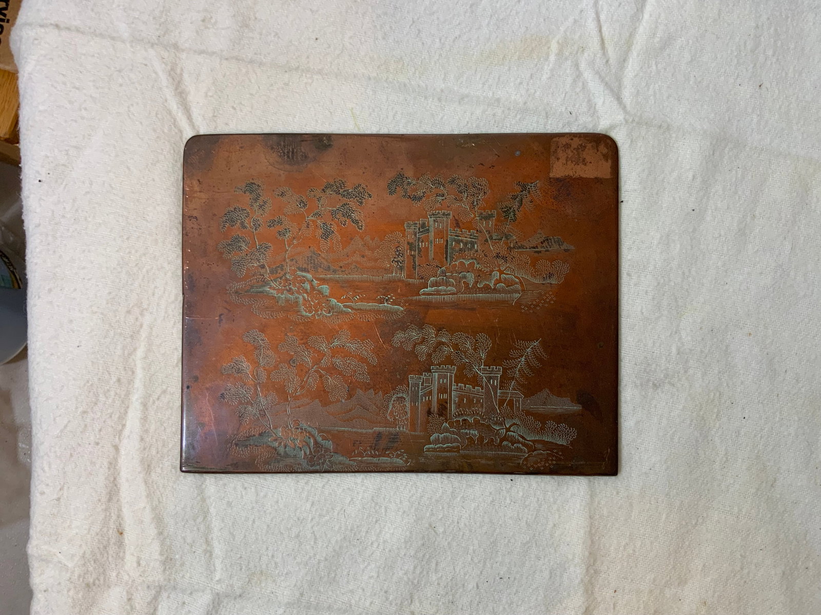 Vintage Copper Printing Plate: Vintage Copper Printing Plate. 5 1/4" x 6 3/4". >>>>>>>>>>>>>>READ—-READ—-READ—-Shipping for this lot is available ONLY THROUGH LIVEAUCTIONEERS/LIVESHIPPING. We advise all bidders to obtain a sh