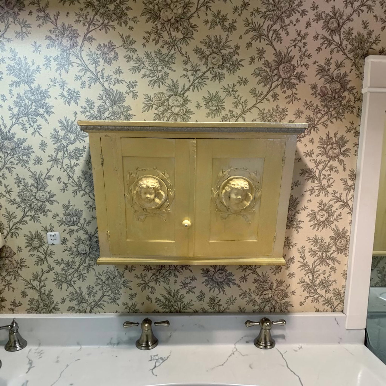 Vtg Wooden Wall Cabinet w/ Cherubs on the Doors (1 of 4)