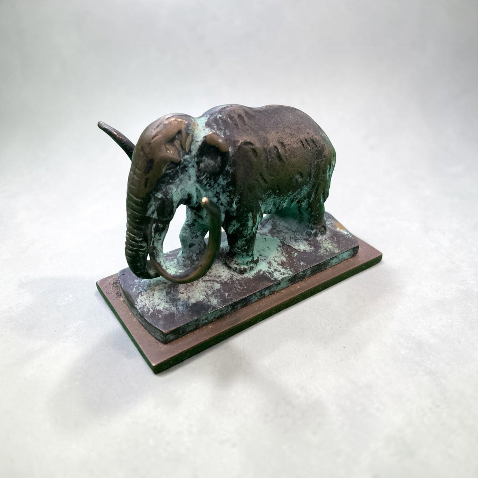 Small Bronze(?) Wooly Mammoth Figurine / Paperweight: Small Bronze(?) Wooly Mammoth Figurine / Paperweight. Looks to be bronze but has not been tested so bidder must decide. About 3" long. .>>>>>>>>>>>>>>READ—-READ—-READ—-Shipping for this lot is a
