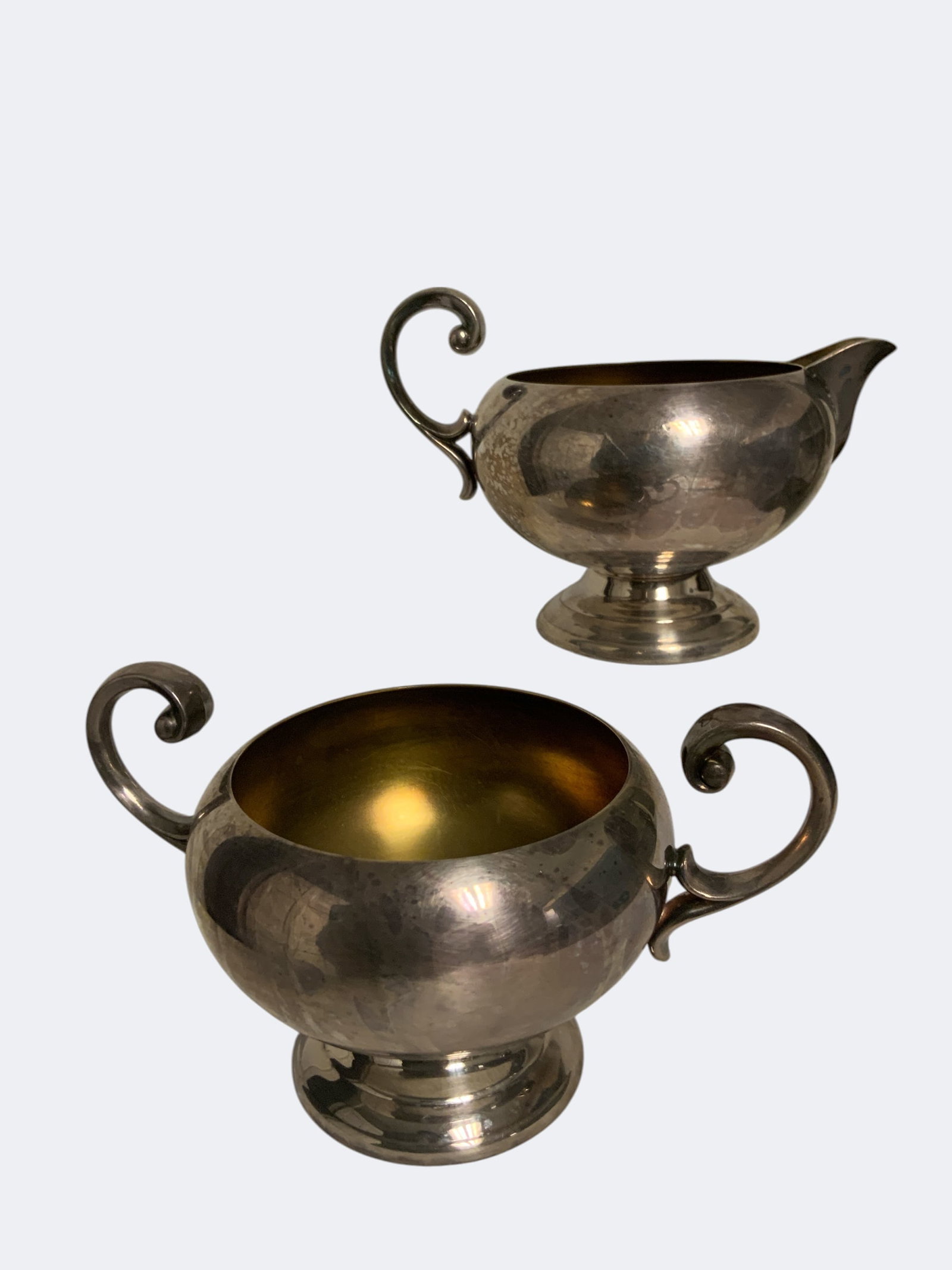 Vtg Bristol Silver Plate Sugar and Creamer: Vtg Bristol Silver Plate Sugar and Creamer. Gold washed inside. 6" and 6 1/2" across the handle(s). .>>>>>>>>>>>>>>READ—-READ—-READ—-Shipping for this lot is available ONLY THROUGH LIVEAUCTIONEE