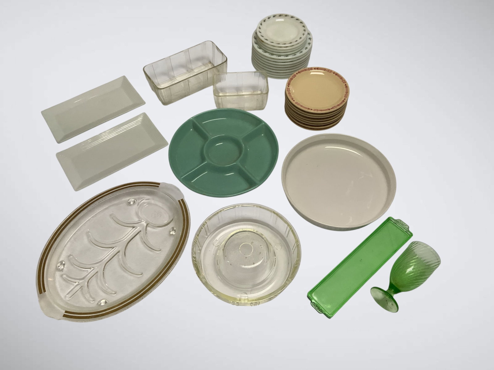 Box: Vtg Glass / Pottery Serving-Baking-Fridge (1 of 3)