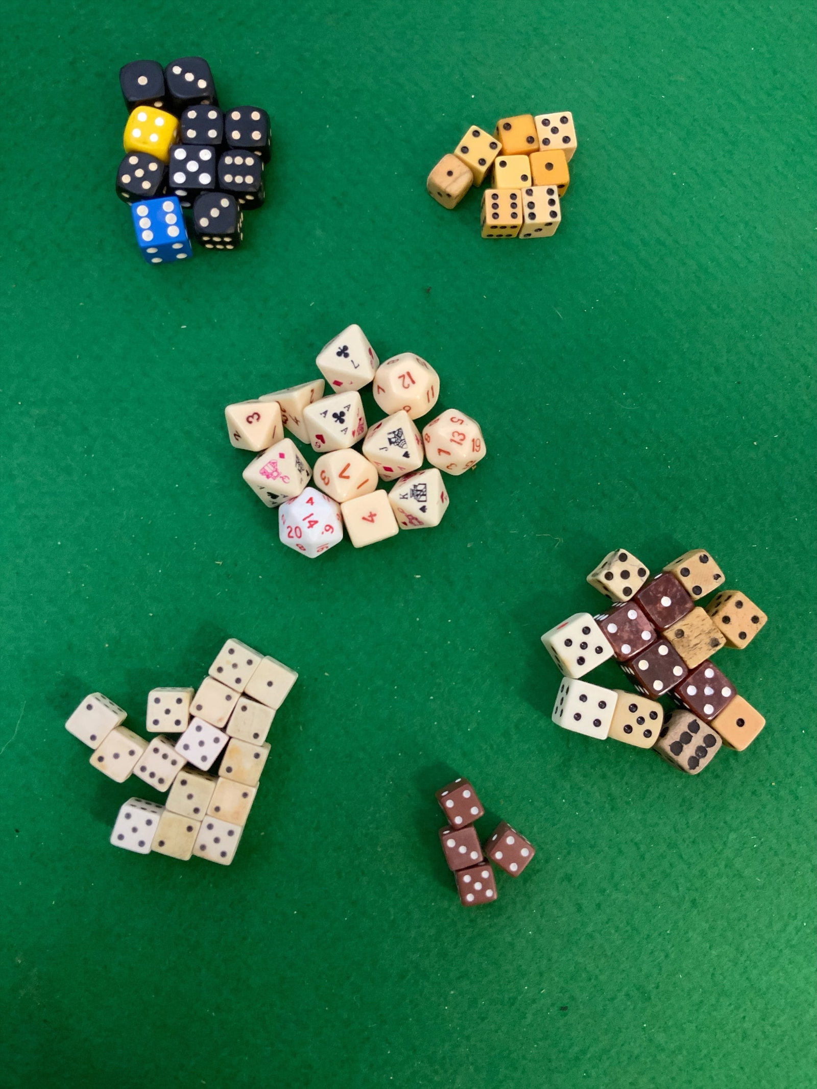 Vtg Dice Ensembles: Vtg Dice Ensembles. Possibly some Bakelite. .>>>>>>>>>>>>>>READ—-READ—-READ—-Shipping for this lot is available ONLY THROUGH LIVEAUCTIONEERS/LIVESHIPPING. We advise all bidders to obtain a shipp