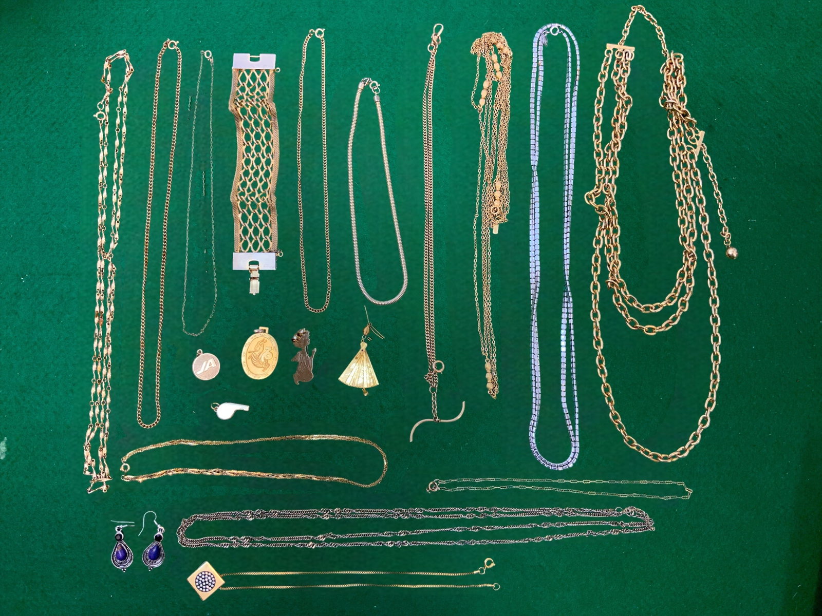 Costume Jewelry Necklaces-Earrings-Bracelet-Pins-Pendants (1 of 3)