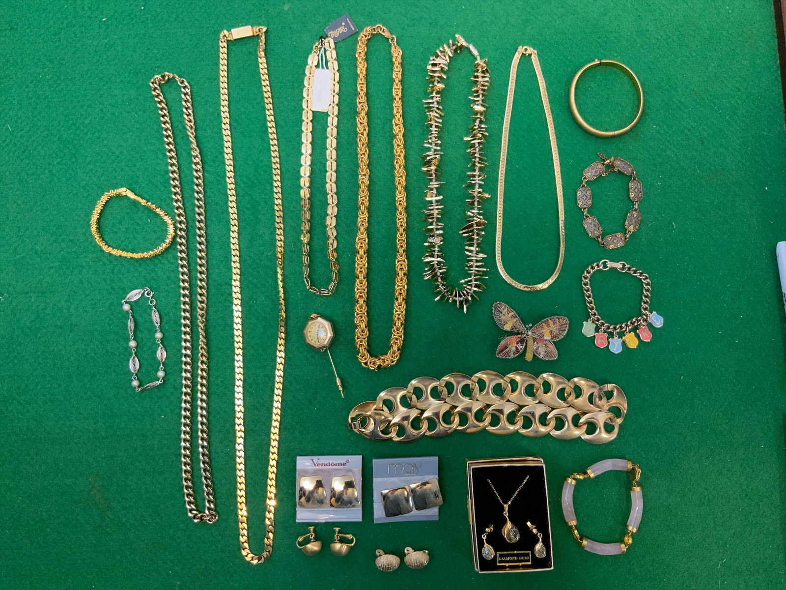 Costume Jewelry Necklaces-Earrings-Bracelet-Pins (1 of 3)
