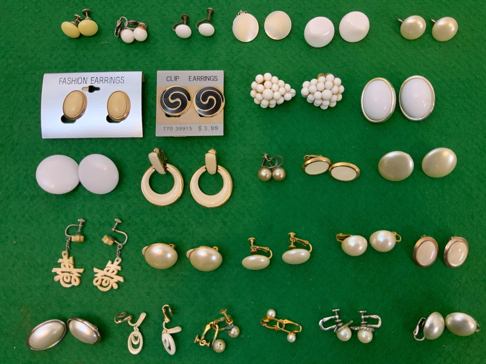Costume Jewelry Earrings Clip-on and Clamp: Costume Jewelry Earrings Clip-on and Clamp. .>>>>>>>>>>>>>>READ—-READ—-READ—-Shipping for this lot is available ONLY THROUGH LIVEAUCTIONEERS/LIVESHIPPING. We advise all bidders to obtain a shipp