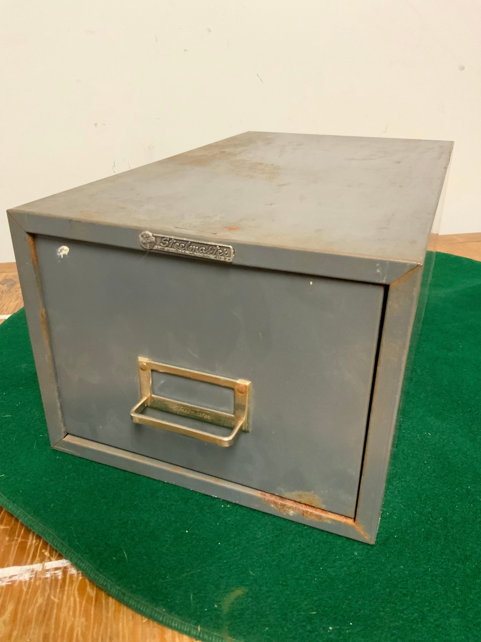 VTG SteelMaster Metal Office Card File: VTG SteelMaster Metal Office Card File. Marks and patina consistent with its age and Used status. 7 1/4"tall x9 1/2"wide x 17"long, including handle. .>>>>>>>>>>>>>>READ—-READ—-READ—-Shipping fo