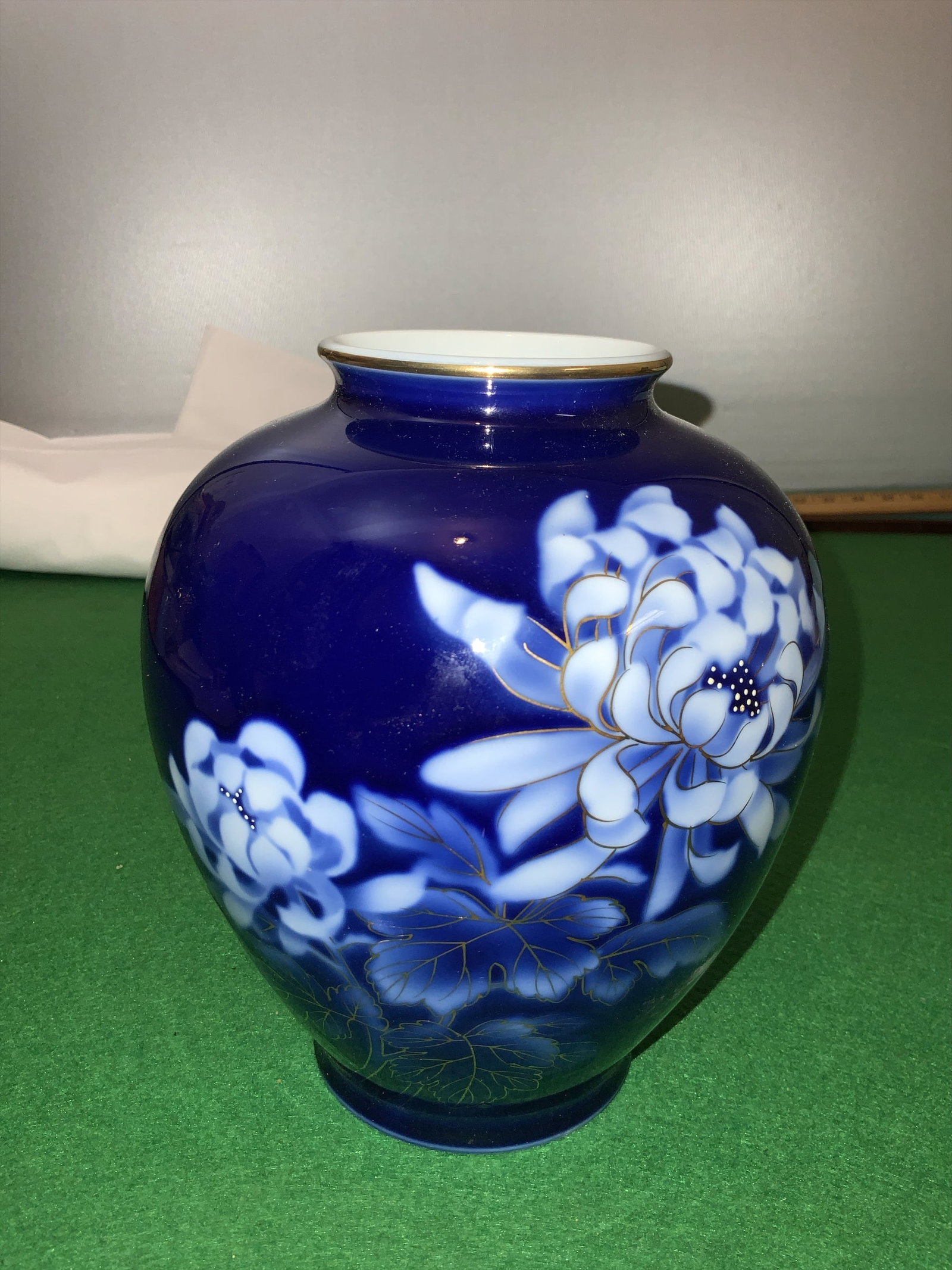 Vtg Fukagawa(attributed) Cobalt Vase: Vtg Fukagawa(attributed) Cobalt Vase. Approx 8" tall 6 1/2" diameter. .>>>>>>>>>>>>>>READ—-READ—-READ—-Shipping for this lot is available ONLY THROUGH LIVEAUCTIONEERS/LIVESHIPPING. We advise all