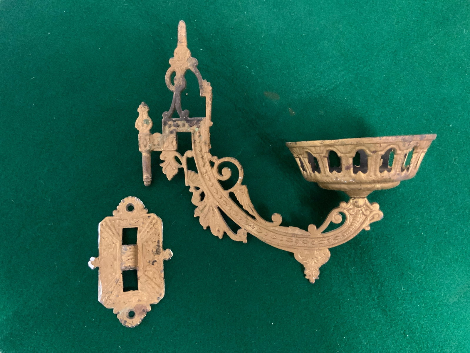 Vintage Cast Iron Wall Bracket for Oil Lamp or Plant Swivels (1 of 3)