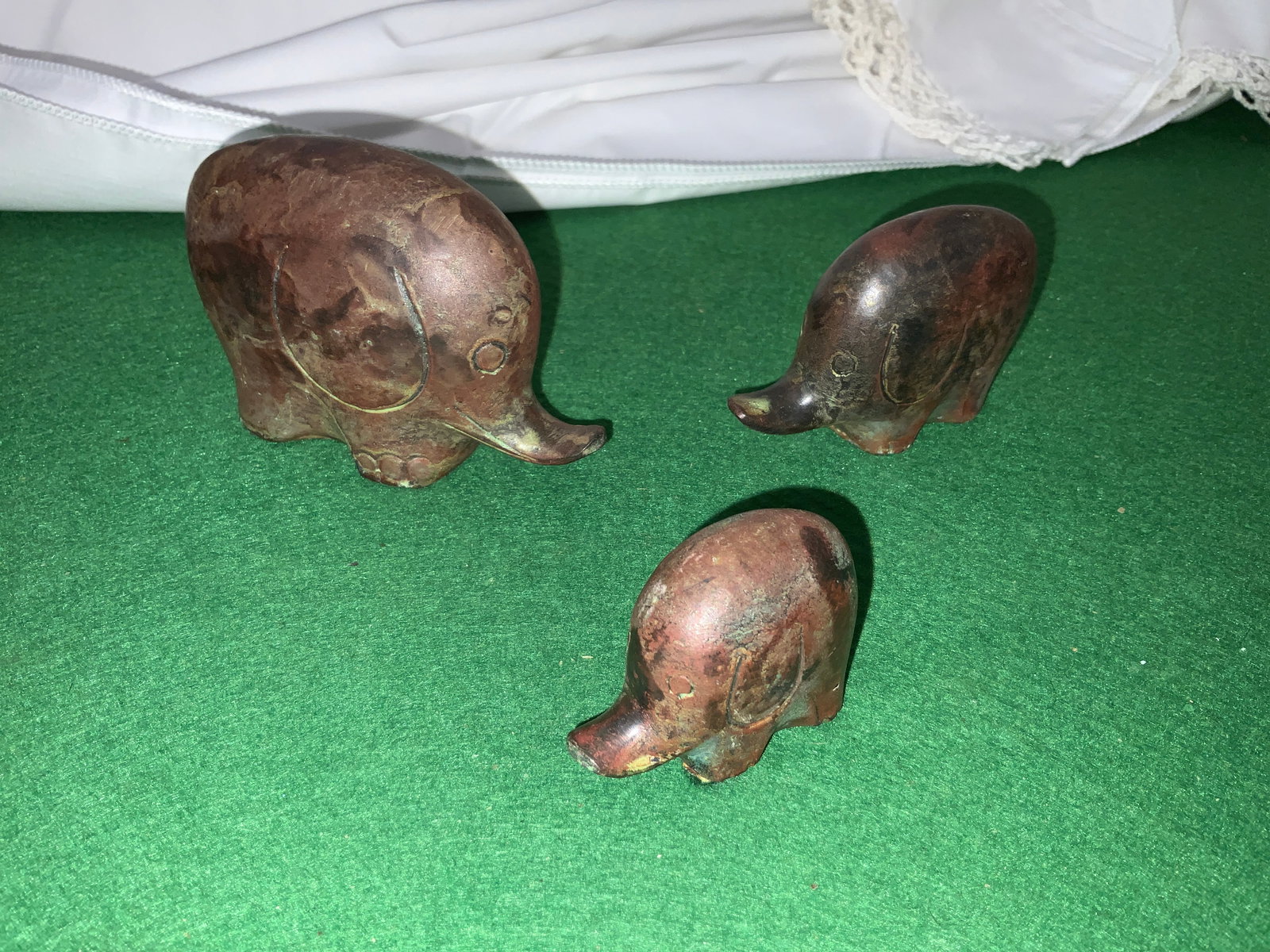 3pc Stylized Elephant Figurines.: 3pc Stylized Elephant Figurines. Look very much like carved stone, but are hollow. Largest is 1 3/4" x 3" x 3 3/4". .>>>>>>>>>>>>>>READ—-READ—-READ—-Shipping for this lot is available ONLY THROU