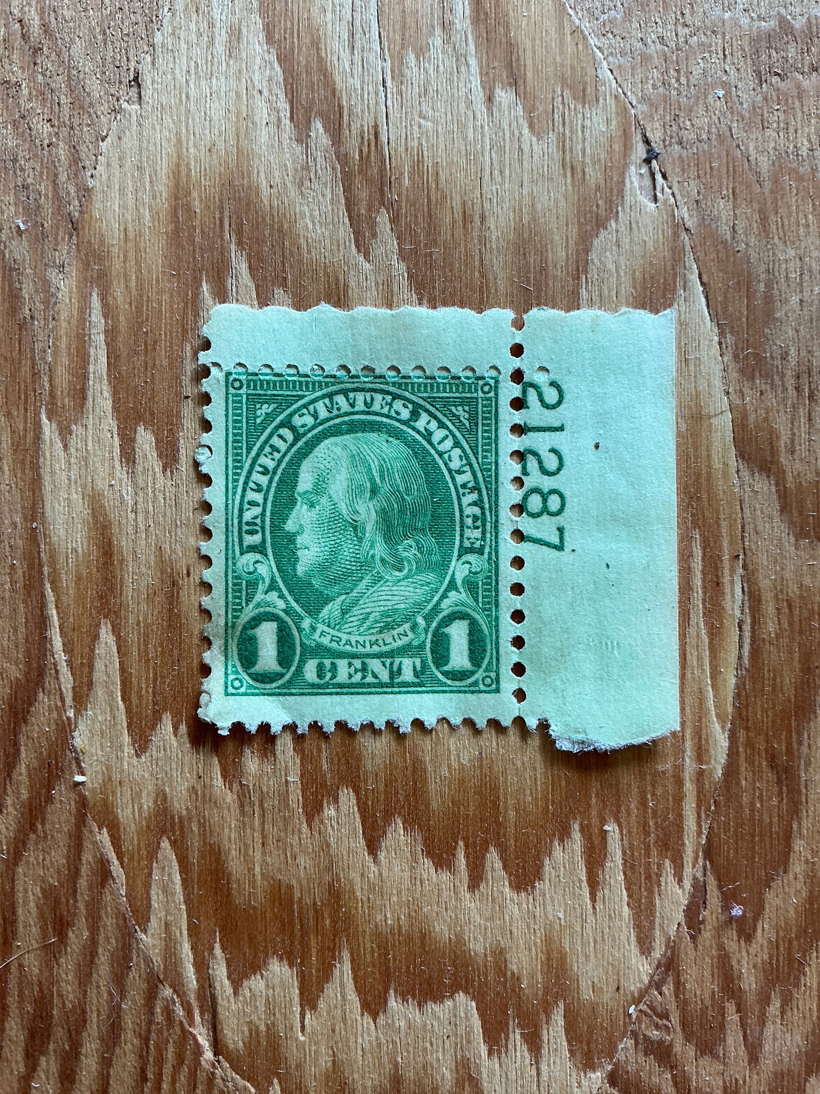 U.S. 1923 Benjamin Franklin 1cent Postage Stamp Uncancelled No Gum (1 of 3)