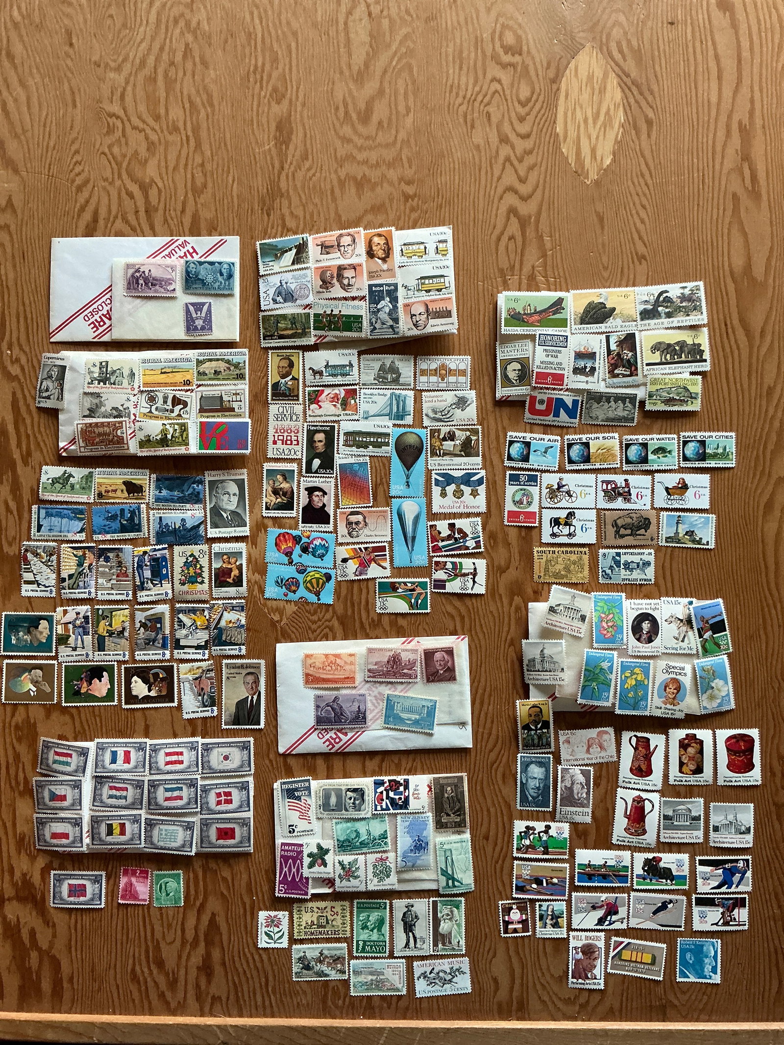 Vtg Assorted Loose UNused UNcancelled Original Gum Postage Stamps (1 of 6)