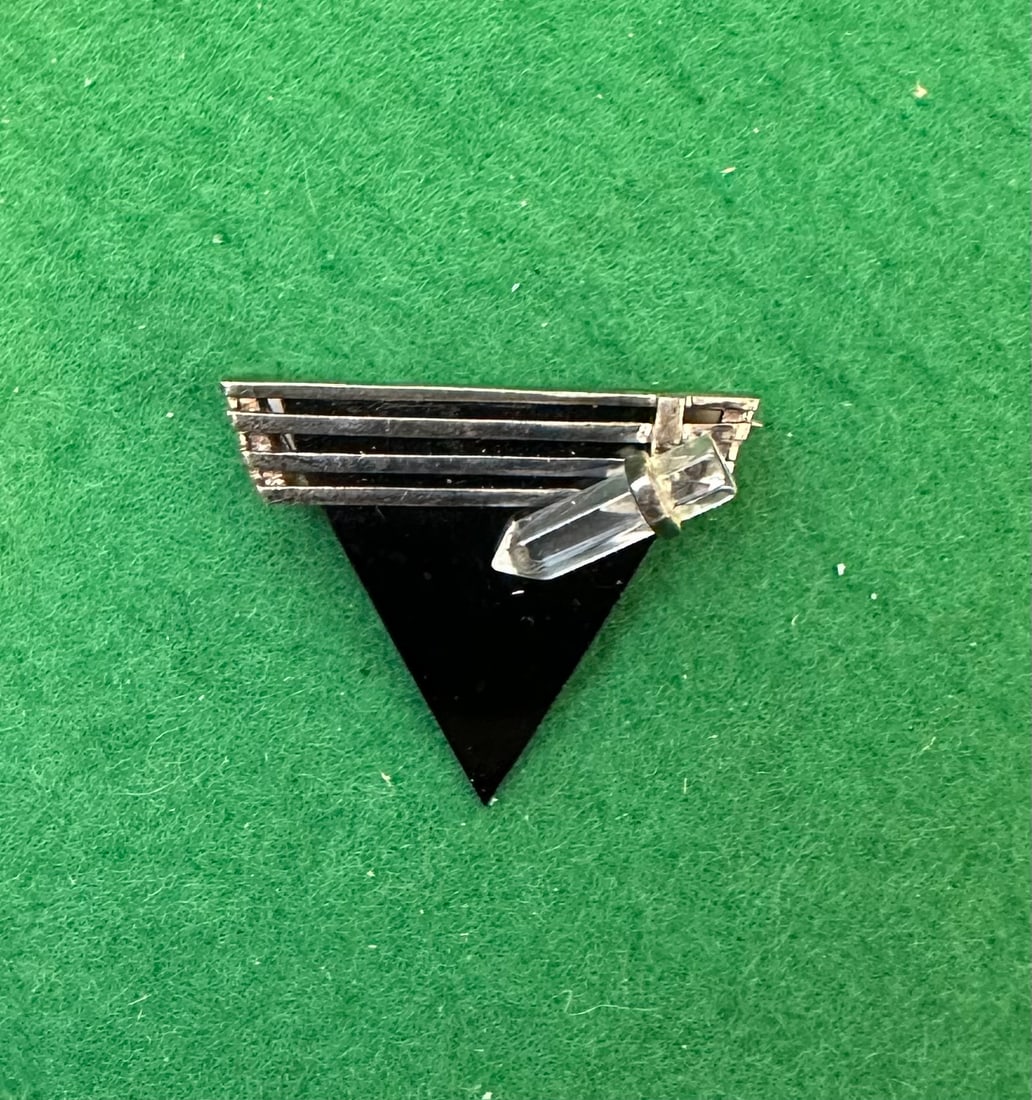Deco Style 925 Geometric Brooch: Deco Style 925 Geometric Brooch. Marked 925. .>>>>>>>>>>>>>>READ—-READ—-READ—-Shipping for this lot is available ONLY THROUGH LIVEAUCTIONEERS/LIVESHIPPING. We advise all bidders to obtain a