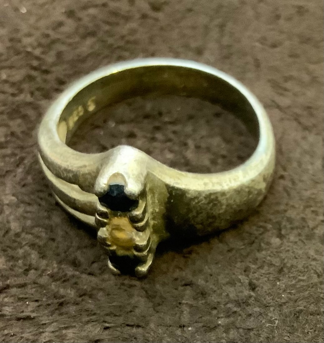 925 3-stone Estate Ring Size 7: 925 3-stone Estate Ring Size 7. Marked 925. Wear and patina consistent with significant age. .>>>>>>>>>>>>>>READ—-READ—-READ—-Shipping for this lot is available ONLY THROUGH LIVEAUCTIONEERS/LIVE