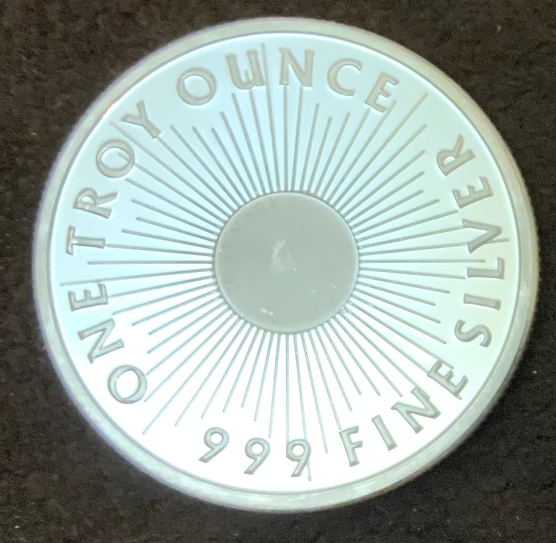 1 Troy Ounce 999 Silver Eagle Coin by Sunshine Minting.: 1 Troy Ounce 999 Silver Eagle Coin by Sunshine Minting. .>>>>>>>>>>>>>>READ—-READ—-READ—-Shipping for this lot is available ONLY THROUGH LIVEAUCTIONEERS/LIVESHIPPING. We advise all bidders to ob