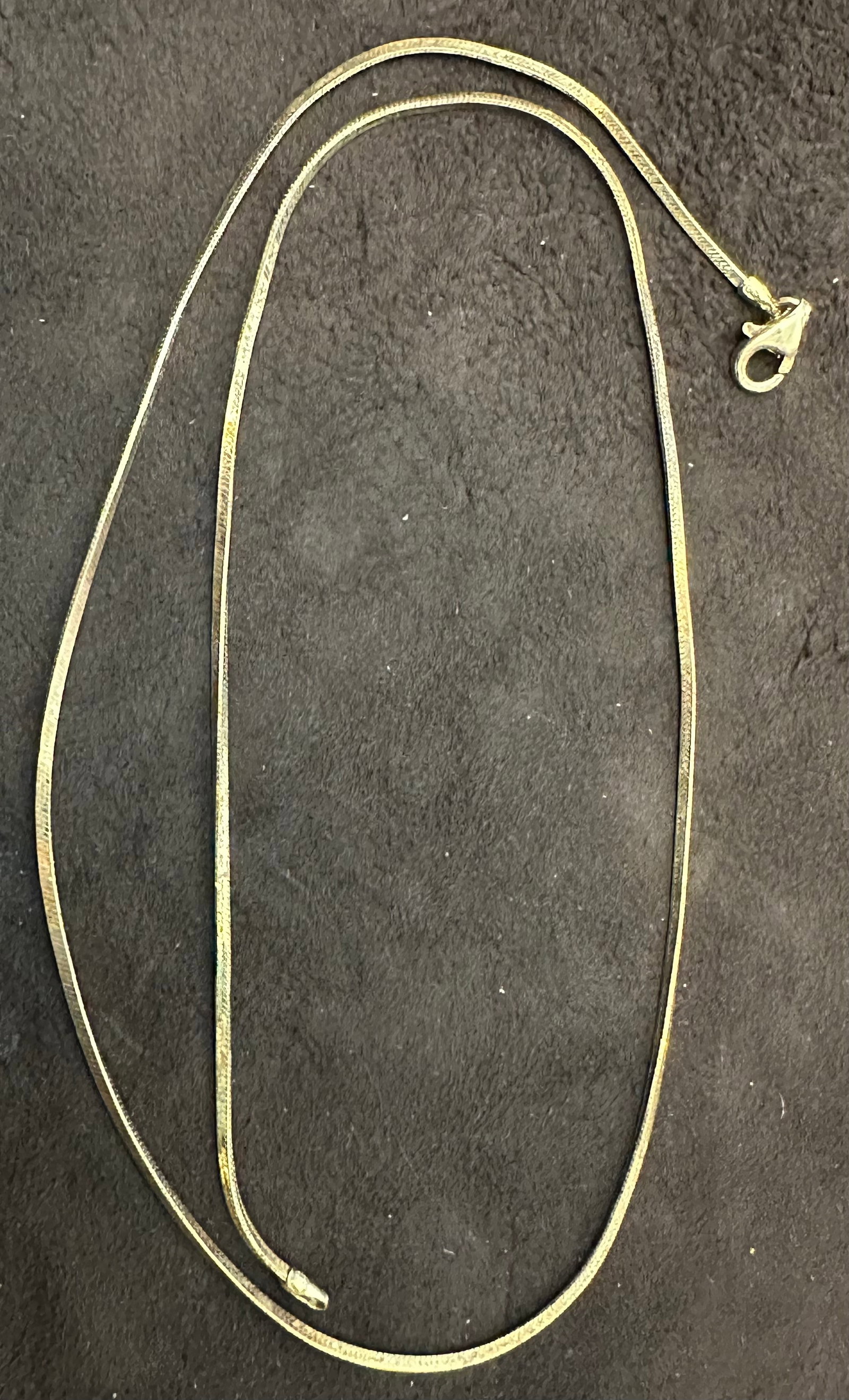925 Silver Goldtone Herringbone 20” Necklace Italy: 925 Silver Goldtone Herringbone 20” Necklace Italy. Shows some wear. . .>>>>>>>>>>>>>>READ—-READ—-READ—-Shipping for this lot is available ONLY THROUGH LIVEAUCTIONEERS/LIVESHIPPING. We