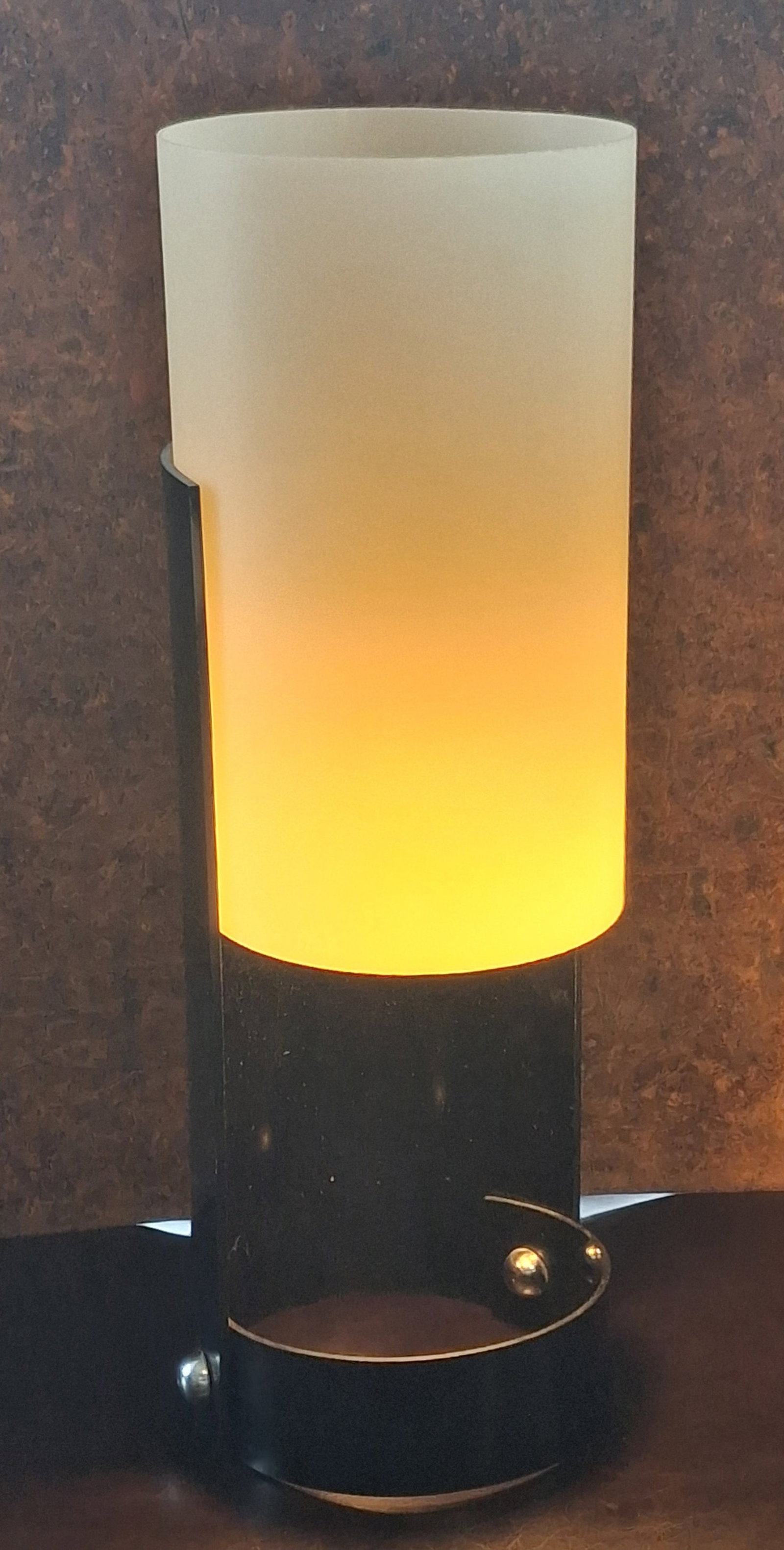 Bill Curry Style "Limelite" cylindrical table lamp (1 of 4)