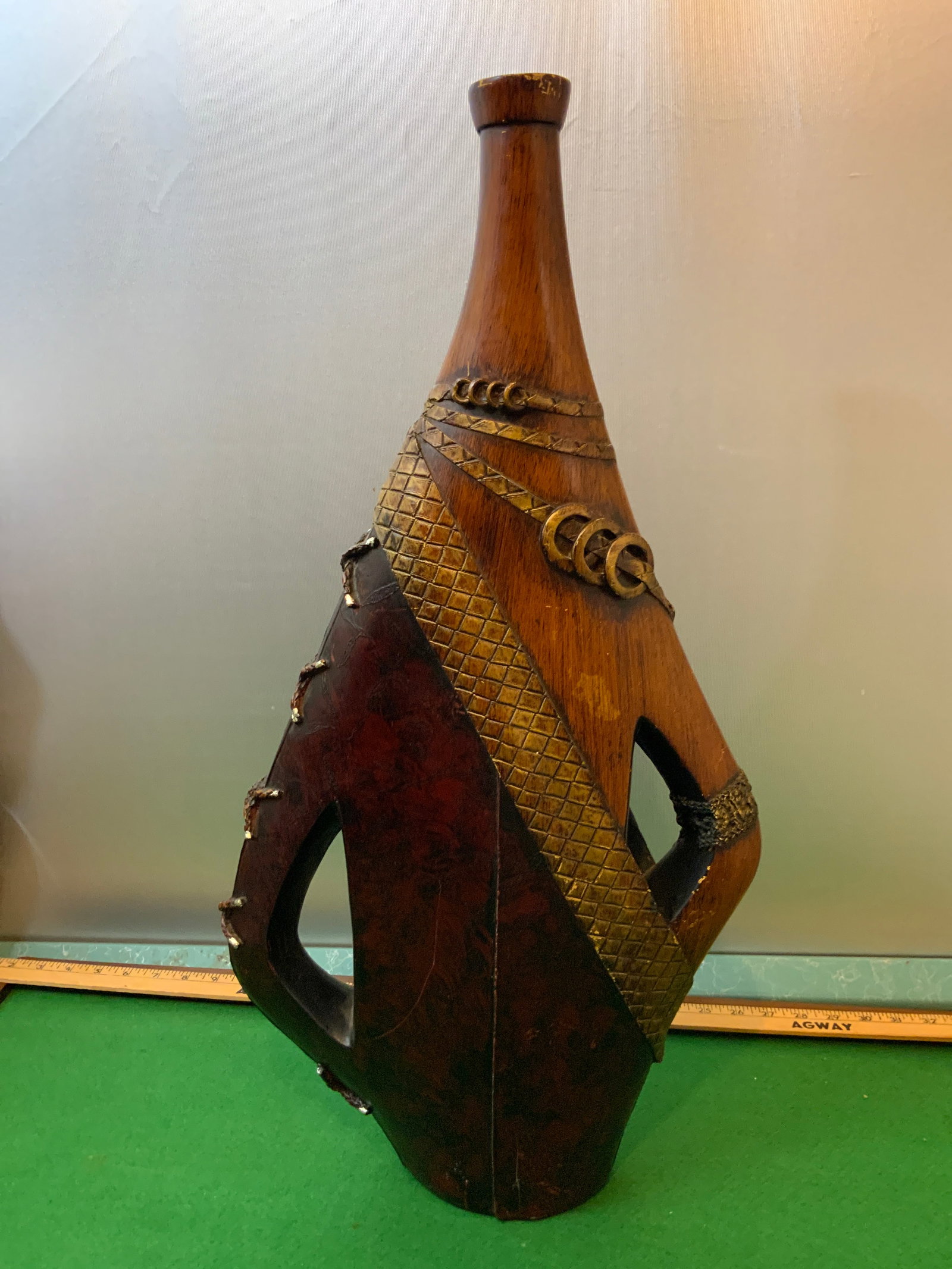 Decorative wood vase (1 of 5)