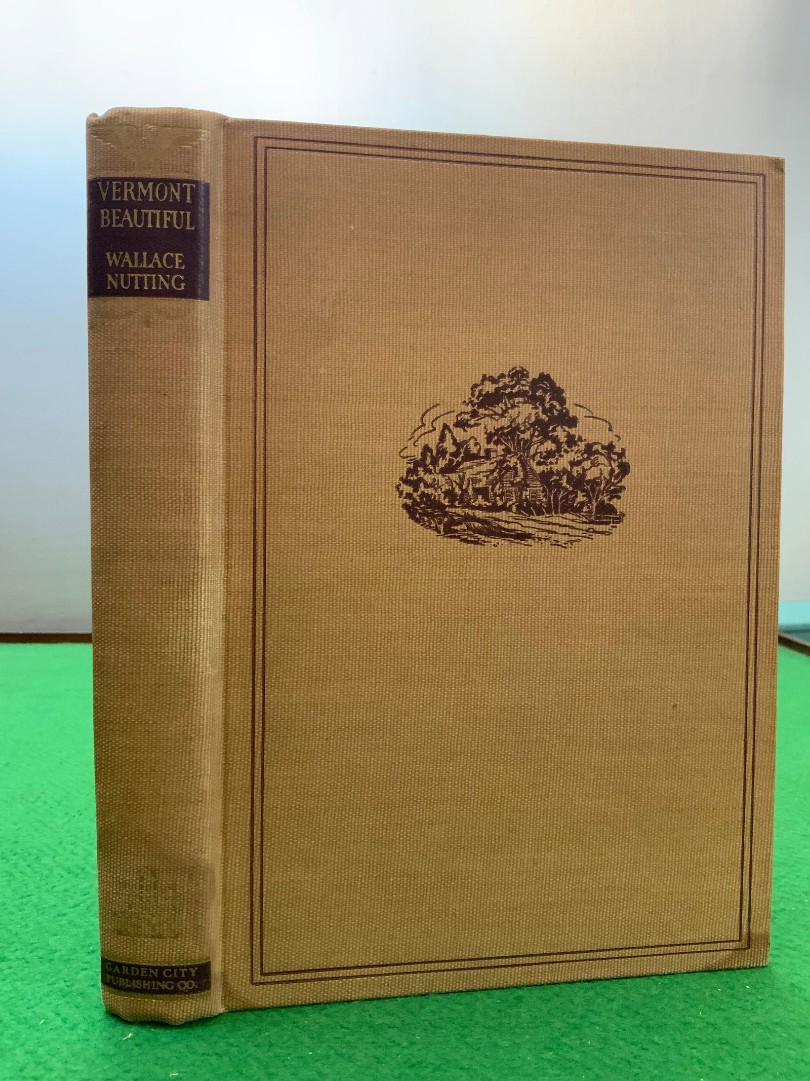 Book: Vermont Beautiful Wallace Nutting 1922: Book: Vermont Beautiful Wallace Nutting 1922. No odors. 300+ photos as only Nutting took them.1 1/4" x 7 1/4" x 10 1/4". .>>>>>>>>>>>>>>READ—-READ—-READ—-Shipping for this lot is available ONLY 