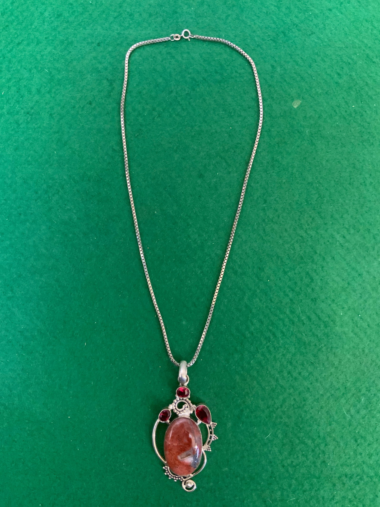 925 Silver Box Chain and Pendant with Jasper(?) and Garnet: 925 Silver Box Chain and Pendant with Jasper(?) and Garnet. .>>>>>>>>>>>>>>READ—-READ—-READ—-Shipping for this lot is available ONLY THROUGH LIVEAUCTIONEERS/LIVESHIPPING. We advise all bidders t