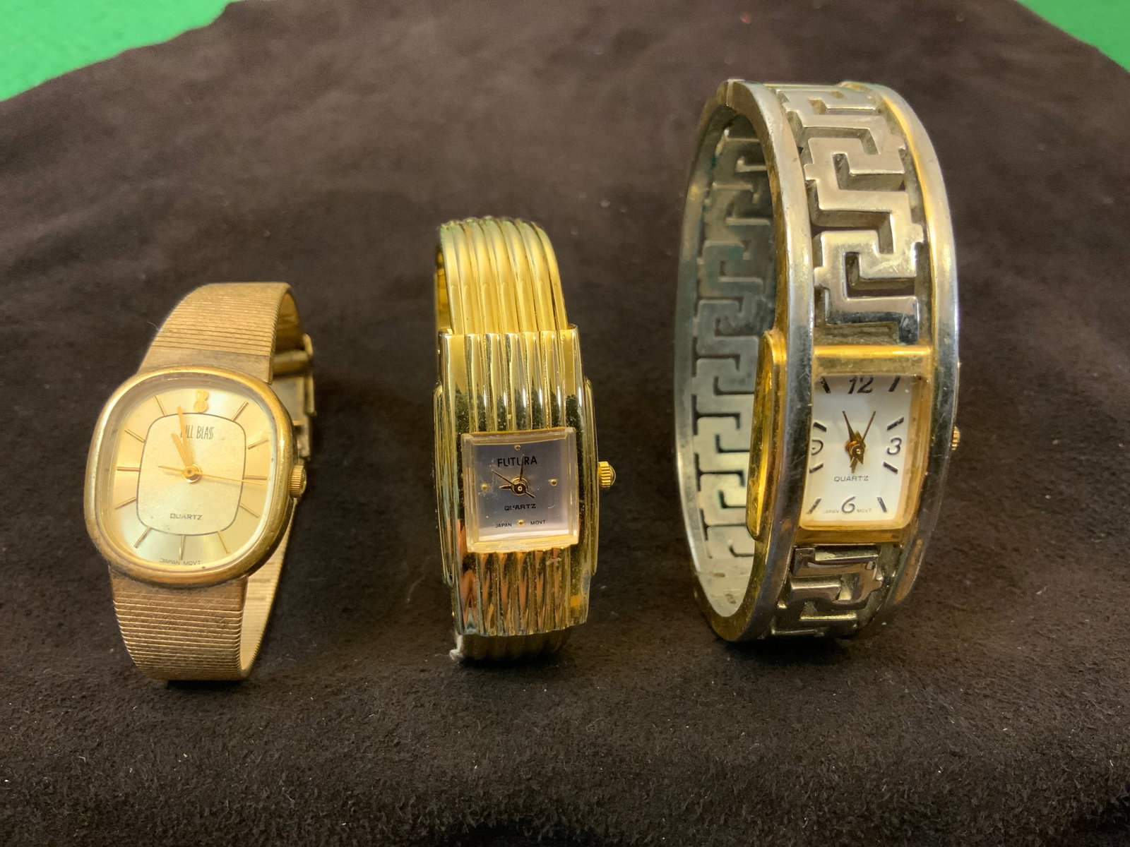 (3) Vtg Ladies’ Quartz Wristwatches Bill Blass(strap) Futura(clamp) and Avon(bangle) (1 of 5)