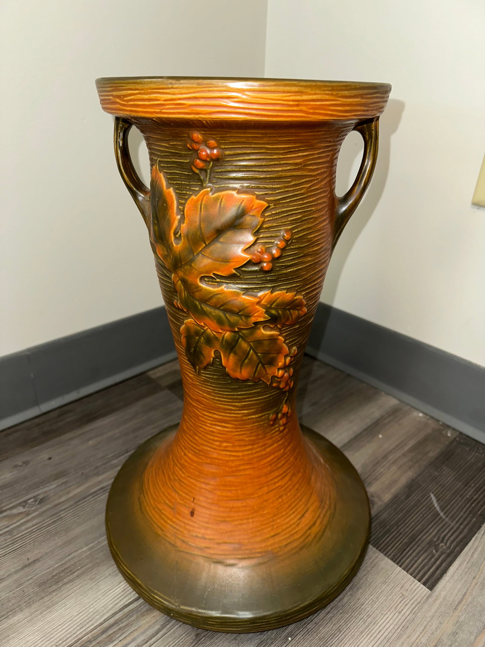 Vintage Roseville Bushberry Stand- has a repair. (1 of 8)