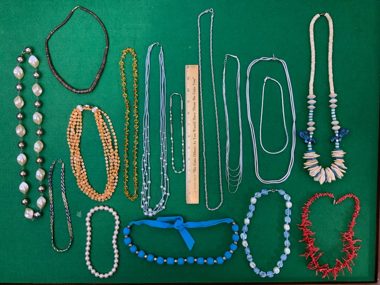 Vintage Costume Jewelry: Necklaces (1 of 3)