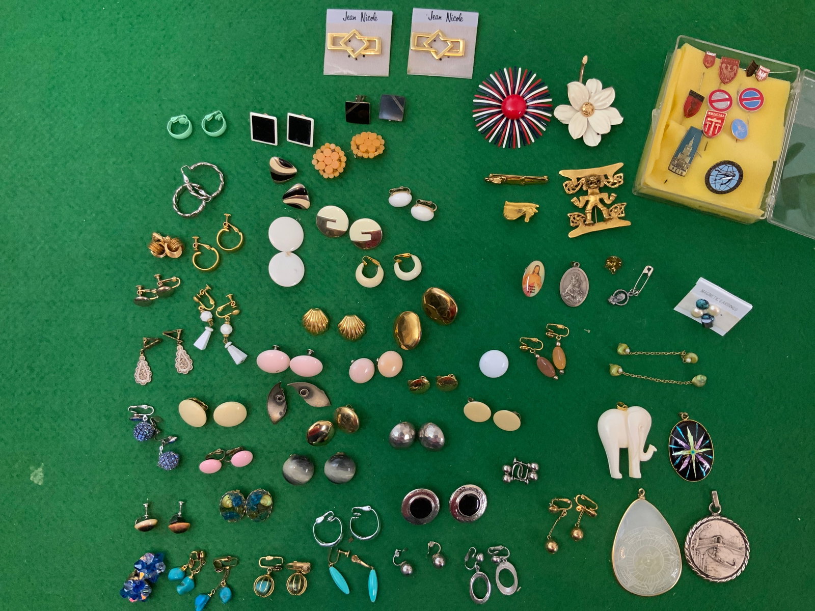 Vintage Costume Jewelry: Pins Pendants Clip-on Earrings (1 of 3)