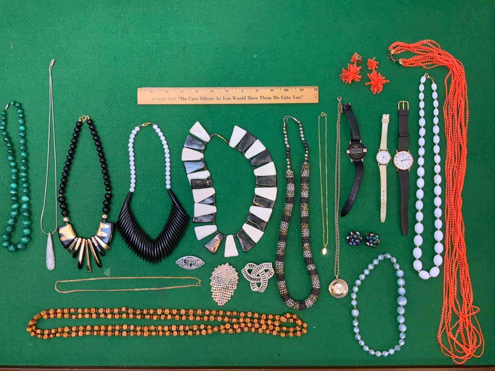 Vtg Costume Jewelry: Necklaces Pins / Brooches Watches & etc (1 of 3)