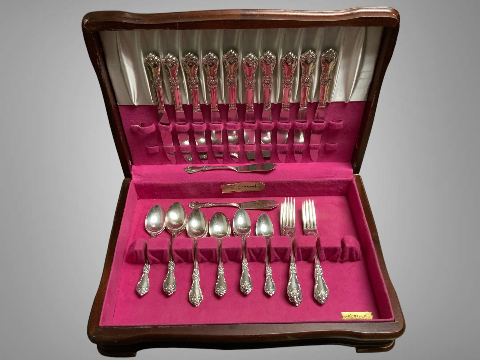 Vintage Silverplate Flatware 39pcs plus Wood Case Wm A. Rogers Oneida LTD (1 of 3)