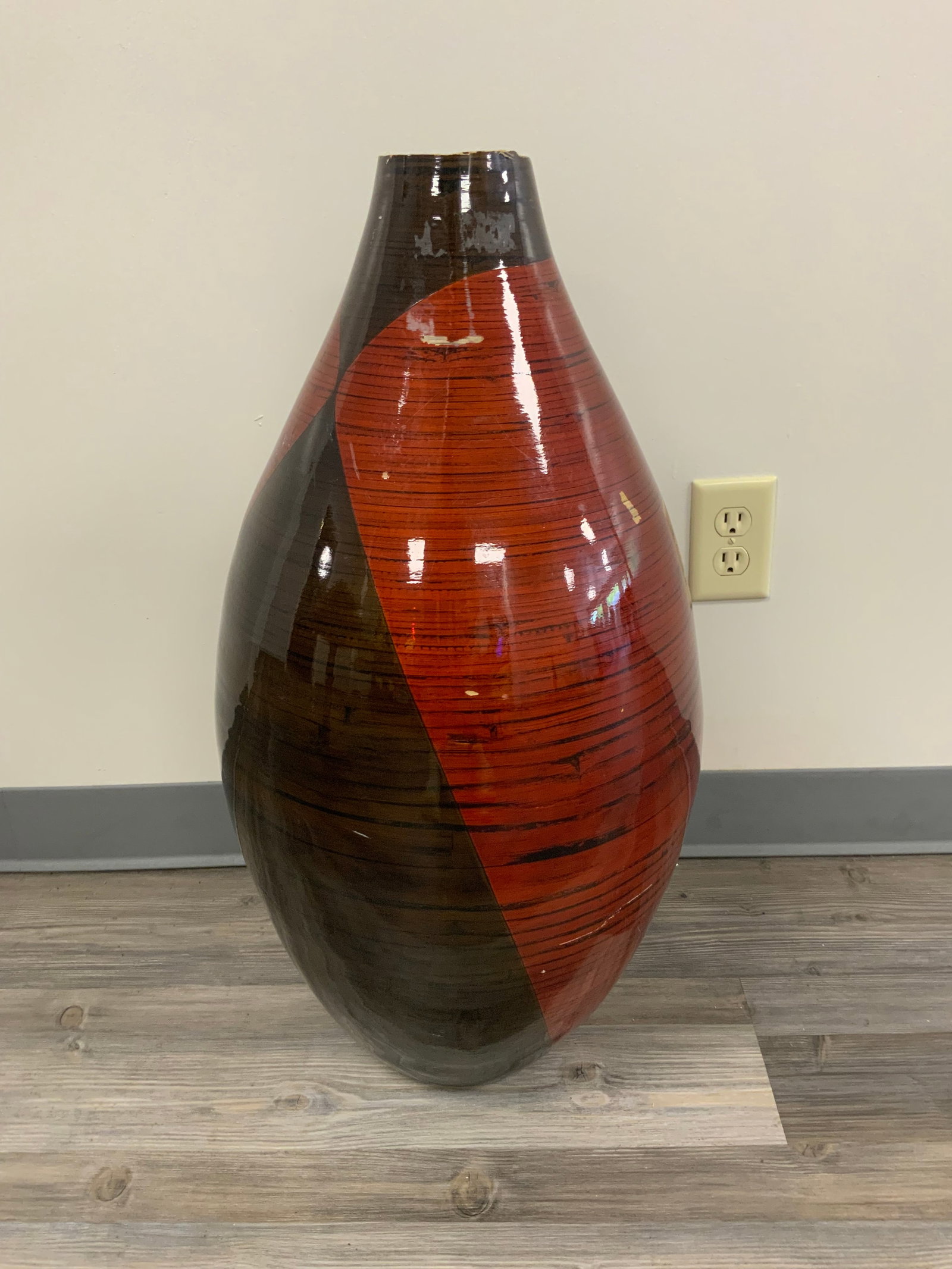 Large Decorative Enameled Layered Paper(Paper Maché?) Vase: Large Decorative Enameled Layered Paper(Paper Maché?) Vase. Has fleabites in the finish scattered around the piece. 26" tall and about 14" diameter. .>>>>>>>>>>>>>>READ—-READ—-READ—-Shipping