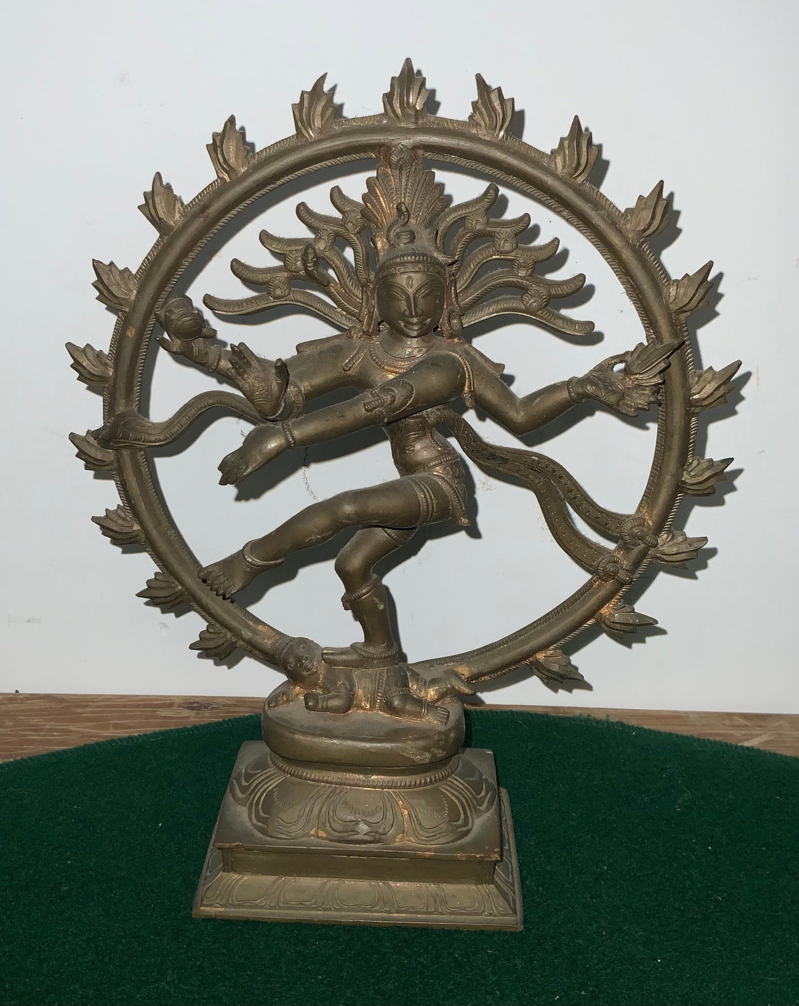Brass Shiva Nataraja Dancing in a Ring of Fire "Lord of the Dance": Brass Shiva Nataraja Dancing in a Ring of Fire "Lord of the Dance". Nonmagnetic. 10" tall, 8" wide, 3"front-to-back. .>>>>>>>>>>>>>>READ—-READ—-READ—-Shipping for this lot is available ONLY THRO