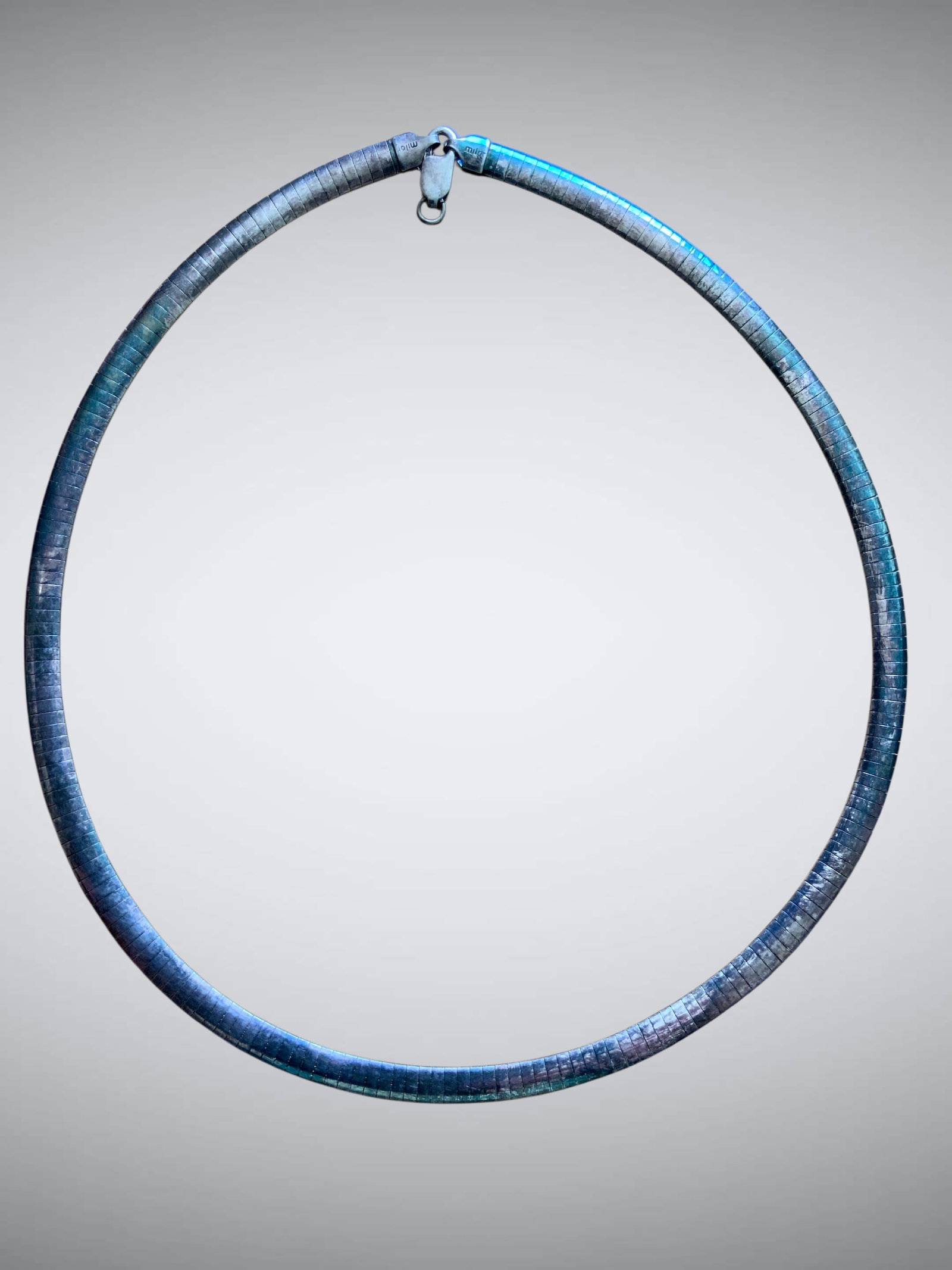 925 Silver Herringbone Necklace 18” Italy: 925 Silver Herringbone Necklace 18” Italy. .>>>>>>>>>>>>>>READ—-READ—-READ—-Shipping for this lot is available ONLY THROUGH LIVEAUCTIONEERS/LIVESHIPPING. We advise all bidders to obtain a 
