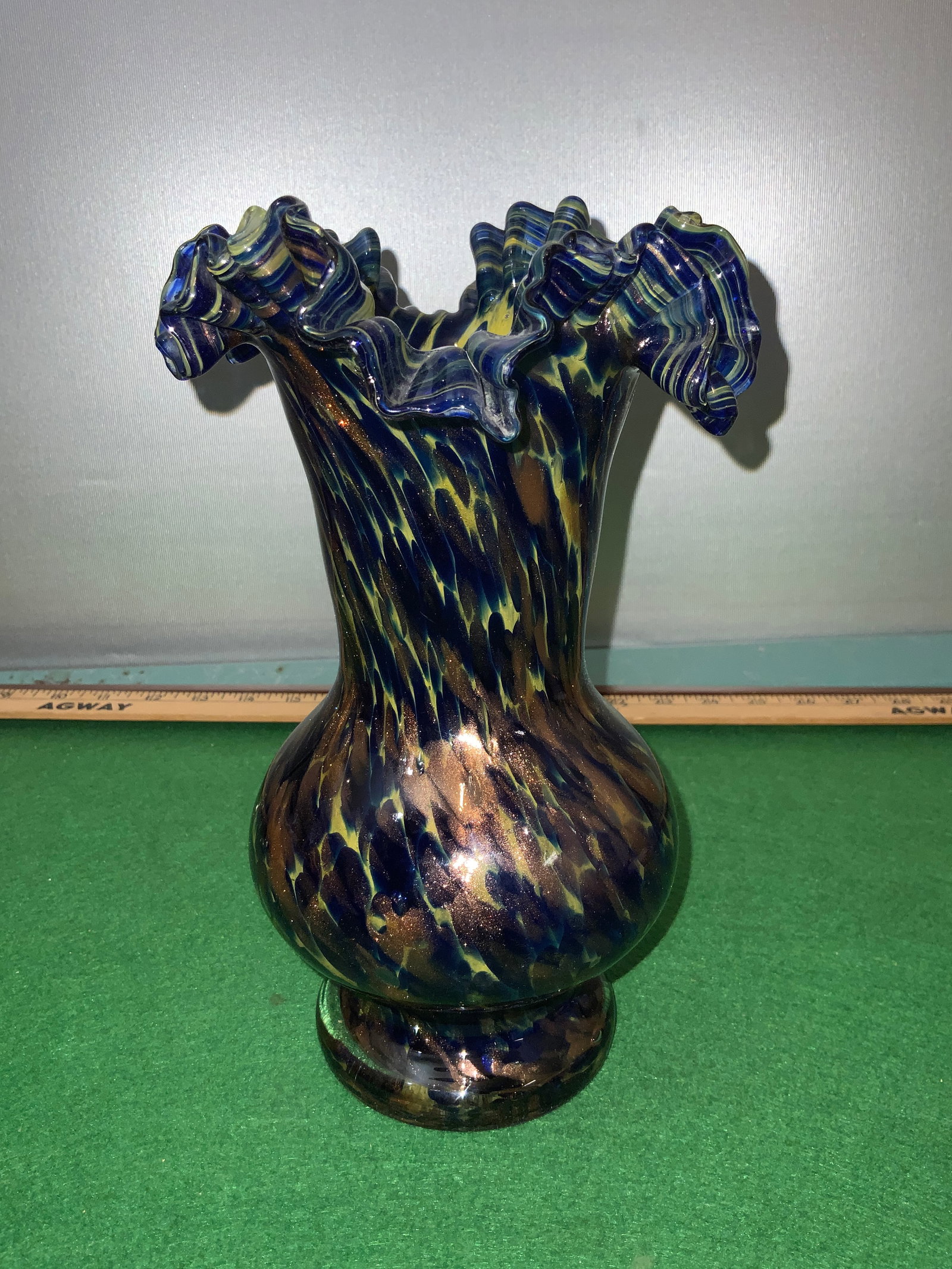 Vintage Fenton(prob) Art Glass VASE: Vintage Fenton(prob) Art Glass VASE. There are no markings or labels to identify the manufacturer but the Vasa Murrhina pattern and ruffled top are known Fenton Features. 7"diameter 10"tall. .>>>>>>>>