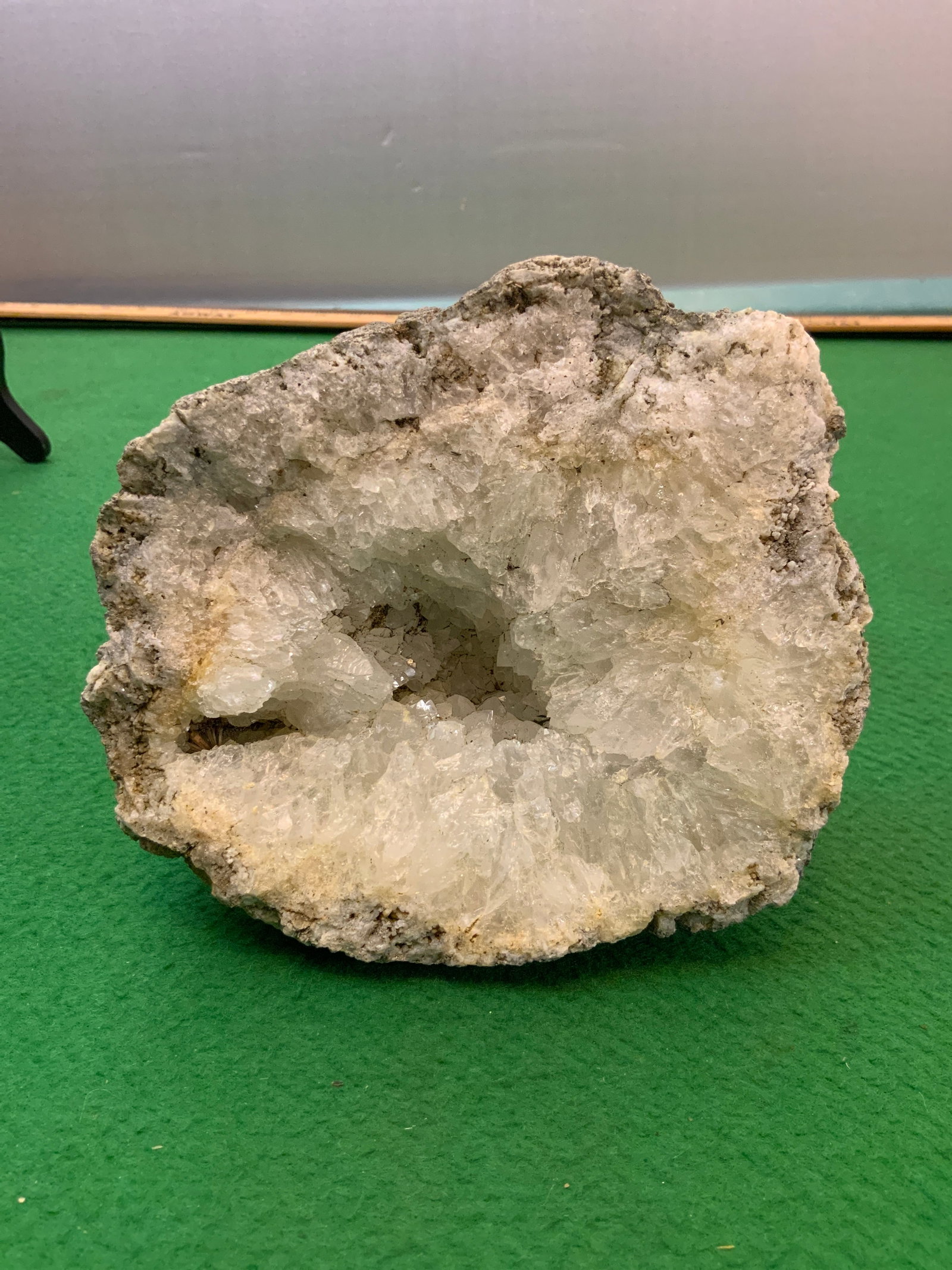 Large Quartz or Calcite Geode: Large Quartz or Calcite Geode. 5 1/2" x 6". .>>>>>>>>>>>>>>READ—-READ—-READ—-Shipping for this lot is available ONLY THROUGH LIVEAUCTIONEERS/LIVESHIPPING. We advise all bidders to obtain a shipp