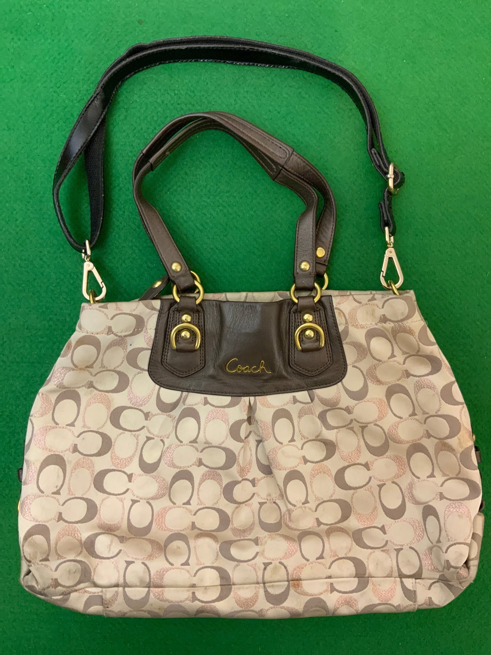 Coach Ashley Signature Carryall Bag Beige and Metallic: Coach Ashley Signature Carryall Bag Beige and Metallic. 4" x 10" x 16". .>>>>>>>>>>>>>>READ—-READ—-READ—-Shipping for this lot is available ONLY THROUGH LIVEAUCTIONEERS/LIVESHIPPING. We advise a