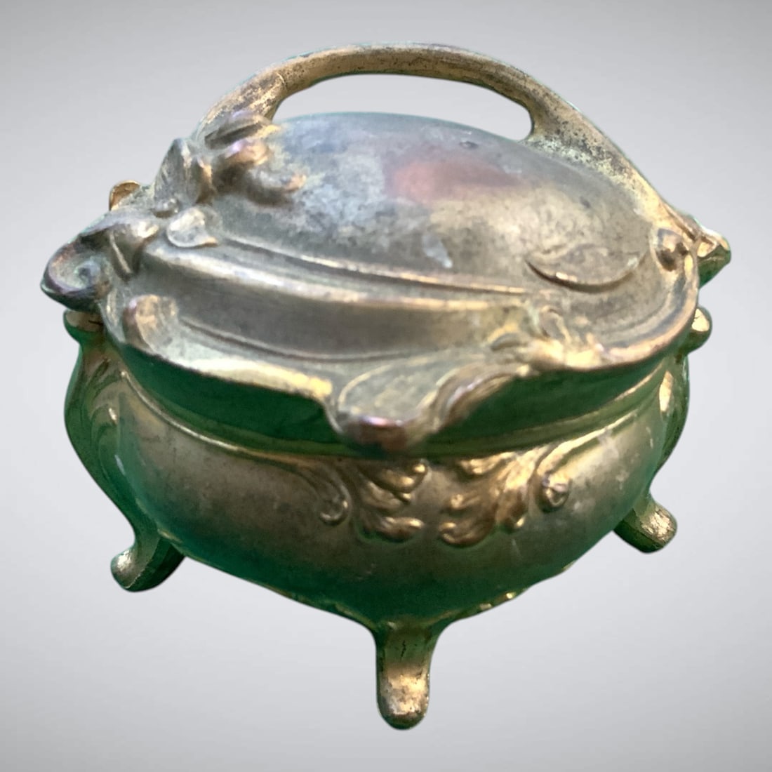 Antique Brainard & Wilson Jewelry Casket: Antique Brainard & Wilson Jewelry Casket. Unlined. Non-magnetic. 2" x 2" x 2 1/2". .>>>>>>>>>>>>>>READ—-READ—-READ—-Shipping for this lot is available ONLY THROUGH LIVEAUCTIONEERS/LIVESHIPPING. 