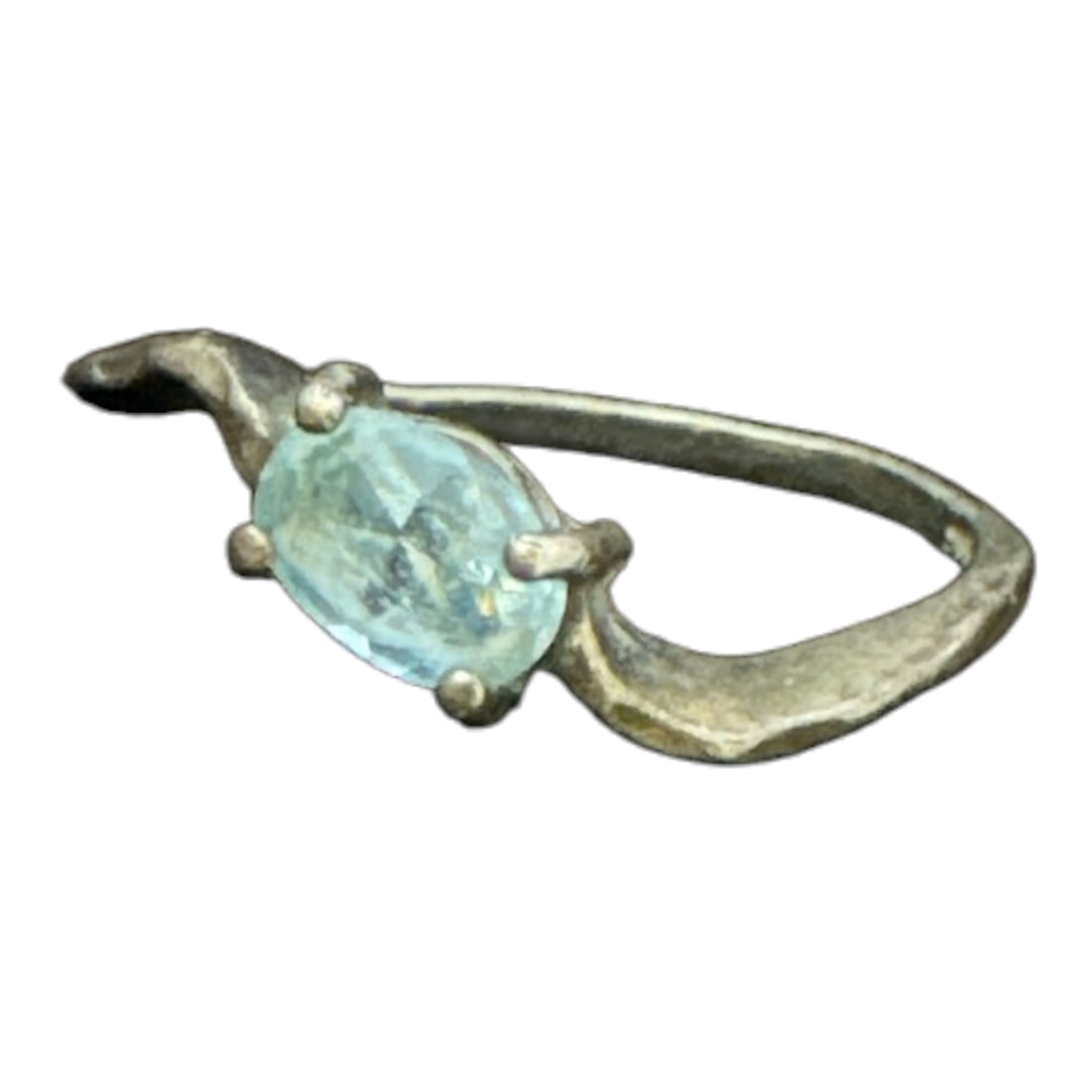 925 Sterling Ring Size 5.5/6 Blue/blue-green Stone in Unusual Wavy Setting: 925 Sterling Ring Size 5.5/6 Blue/blue-green Stone in Unusual Wavy Setting. .>>>>>>>>>>>>>>READ—-READ—-READ—-Shipping for this lot is available ONLY THROUGH LIVEAUCTIONEERS/LIVESHIPPING. We advi