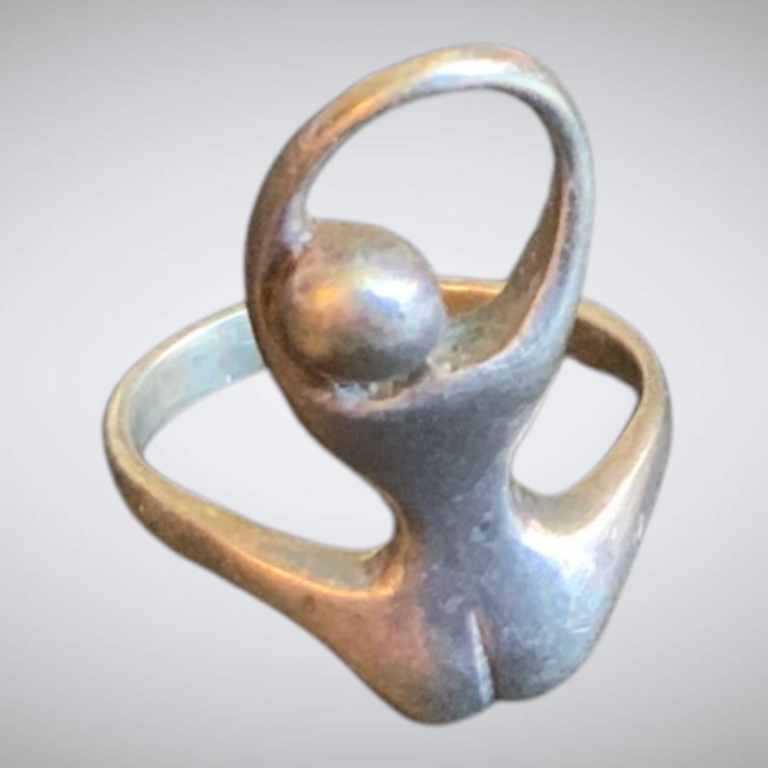 925 Sterling Yoga-inspired Thumb Ring size 5 1/2: 925 Sterling Yoga-inspired Thumb Ring size 5 1/2. .>>>>>>>>>>>>>>READ—-READ—-READ—-Shipping for this lot is available ONLY THROUGH LIVEAUCTIONEERS/LIVESHIPPING. We advise all bidders to obtain