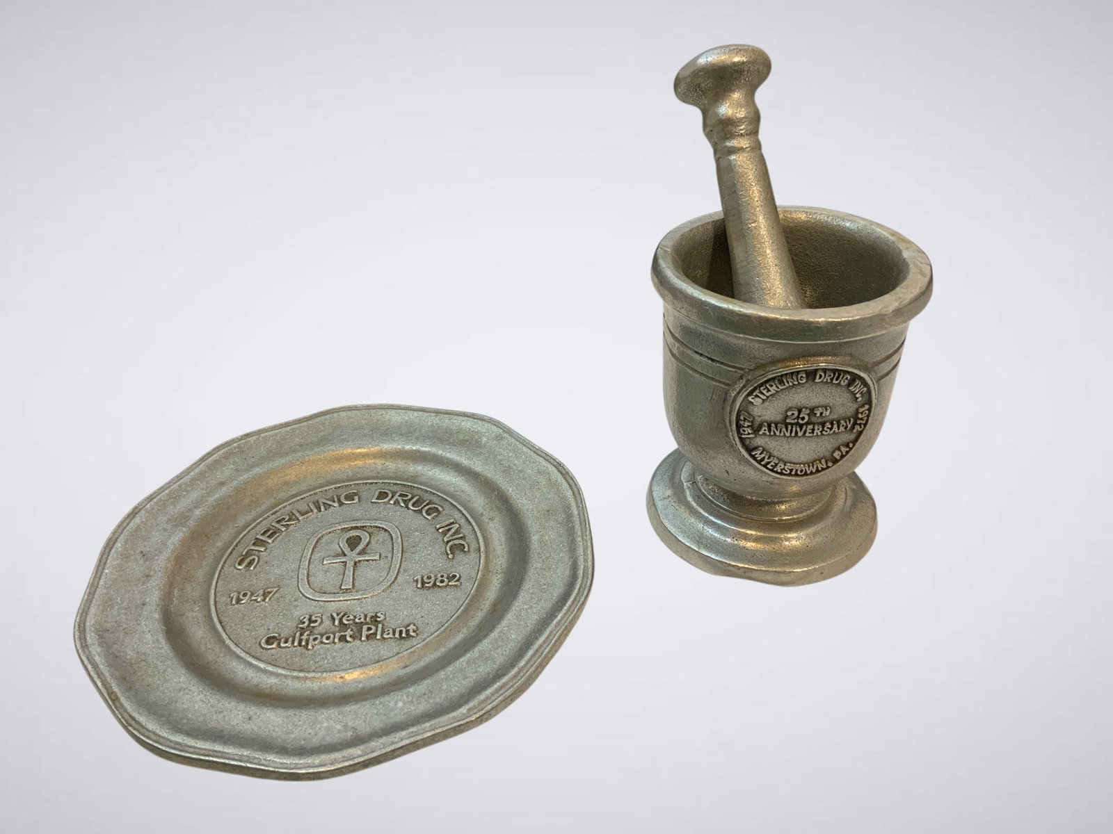 Vintage Collectible Pewter Plate and Mortar & Pestle Sterling Drug INC (1 of 5)
