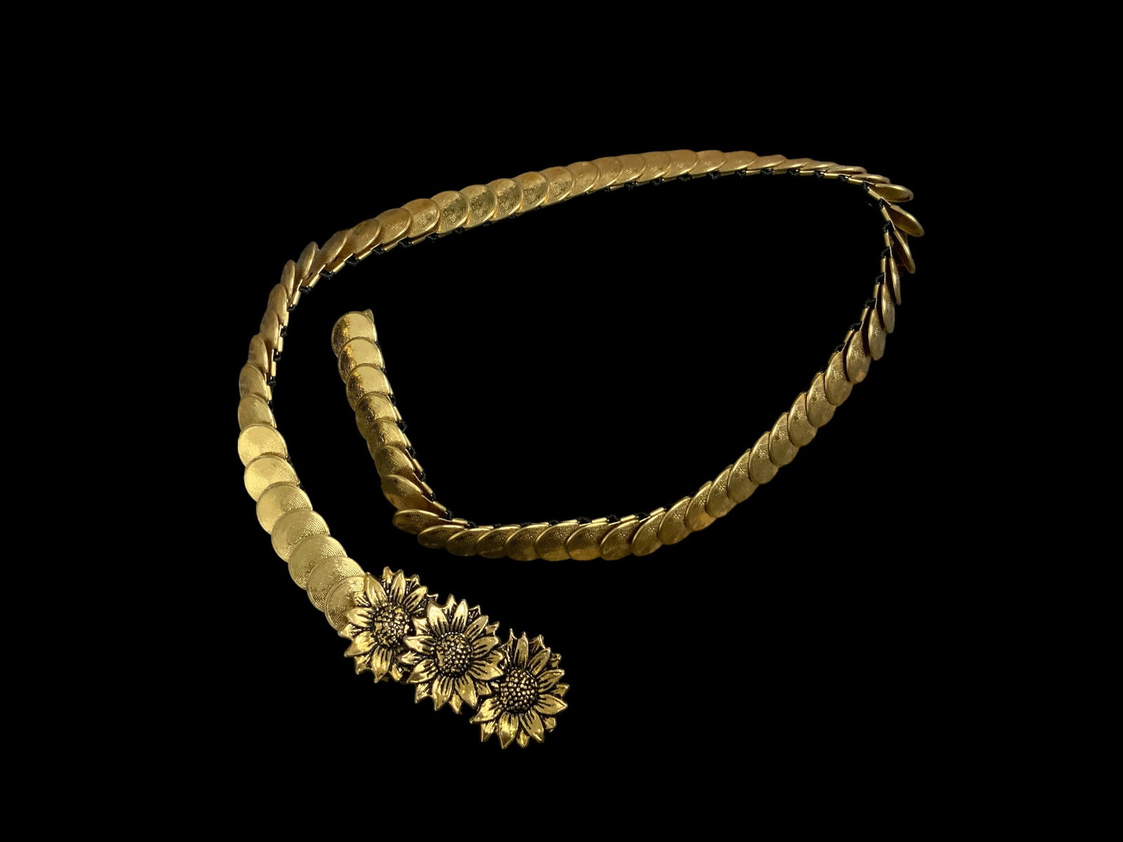 Goldtone Elastic 'Coin' Belt: Morgan Taylor Genuine Snakeskin Belt 39" long. 25 1/2" relaxed, stretches to at least 36". Rolls to 2" x 6" x 6" for shipping. .>>>>>>>>>>>>>>READ—-READ—-READ—-Shipping for this lot is available
