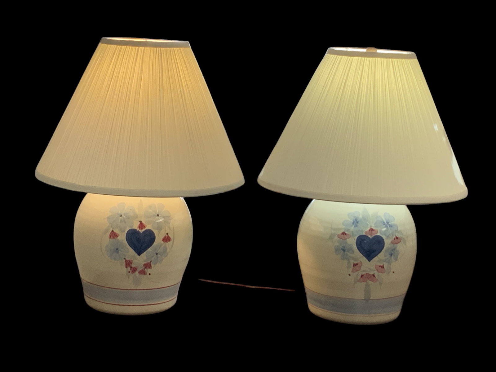 Pair Ceramic/Pottery Table Lamps Heart and Floral Decor (1 of 5)