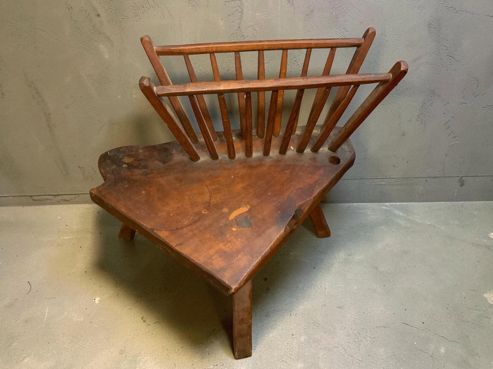Vintage Rustic Knot & Live-Edge Newspaper / Magazine Rack / Coffee Table: Vintage Rustic Knot & Live-Edge Newspaper / Magazine Rack / Coffee Table. 24 1/2" tall, and roughly 20" x 27". .>>>>>>>>>>>>>>READ----READ----READ----Shipping for this lot is available ONLY THROUGH LI