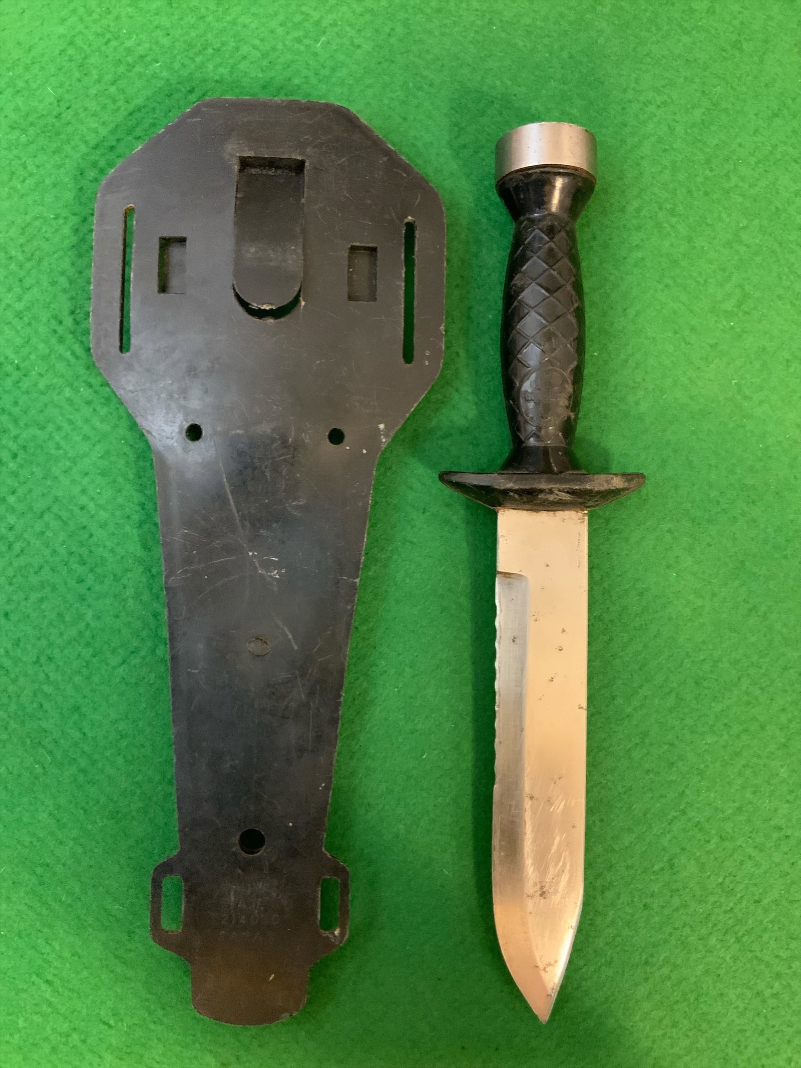 aqua lung Divers' Knife and Sheath (1 of 4)