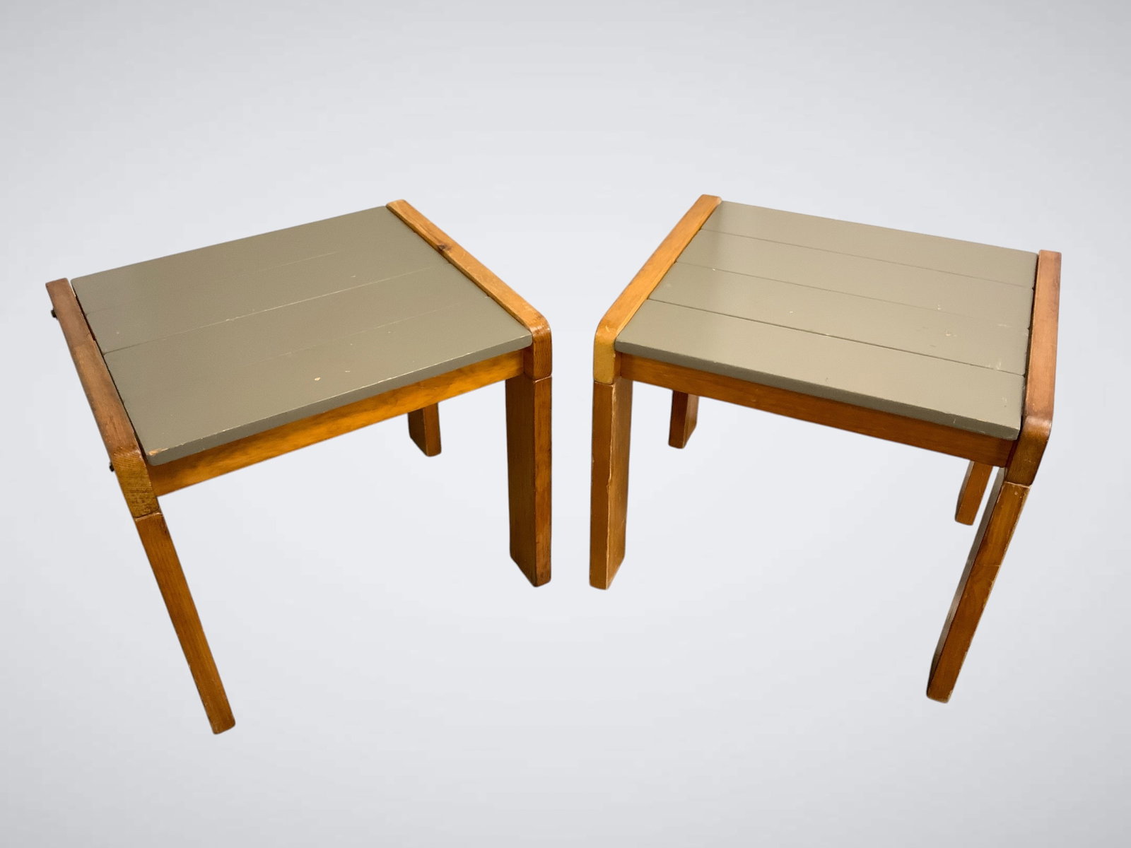 Mid-century Minimalist Endstand Pair: Mid-century Minimalist Endstand Pair. Painted tops lift off the stained frames. Each 20" x 22". 20"tall. .>>>>>>>>>>>>>>READ----READ----READ----Shipping for this lot is available ONLY THROUGH LIVEAUCT
