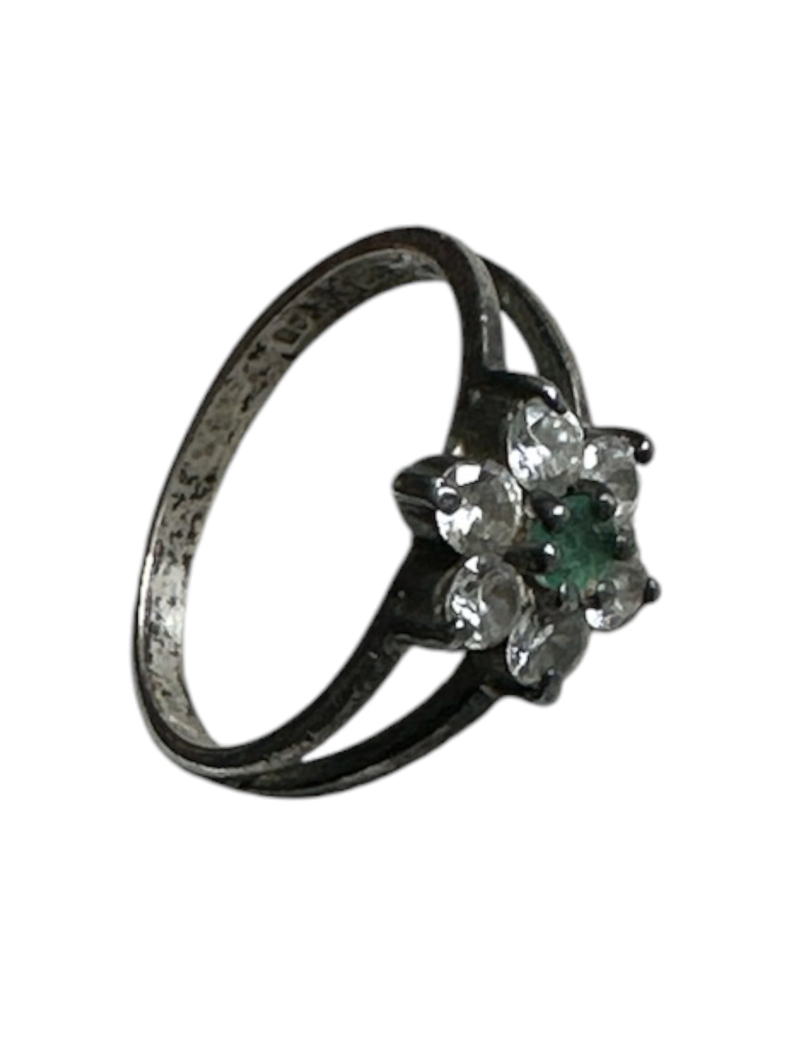925 Sterling Avon Ring Size 7: 925 Sterling Avon Ring Size 7. .>>>>>>>>>>>>>>READ----READ----READ----Shipping for this lot is available ONLY THROUGH LIVEAUCTIONEERS/LIVESHIPPING. We advise all bidders to obtain a shipping estimate
